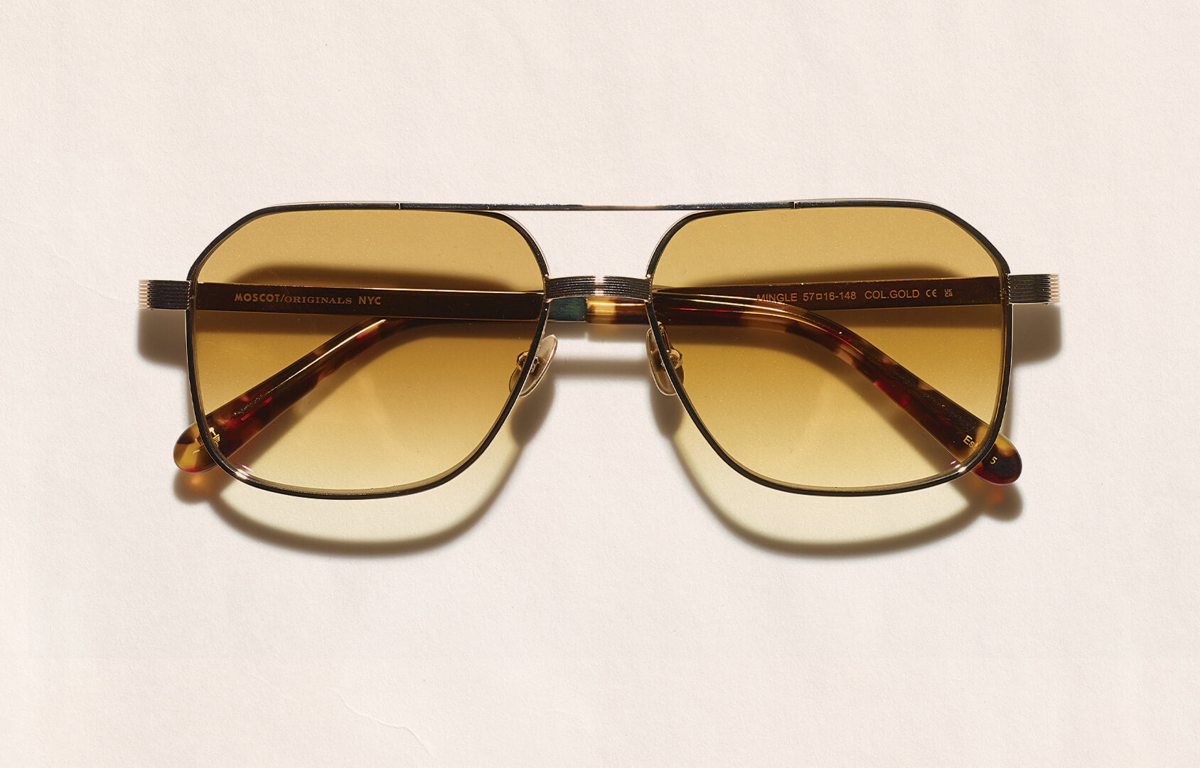 Benjamin Bratt wears The MINGLE SUN