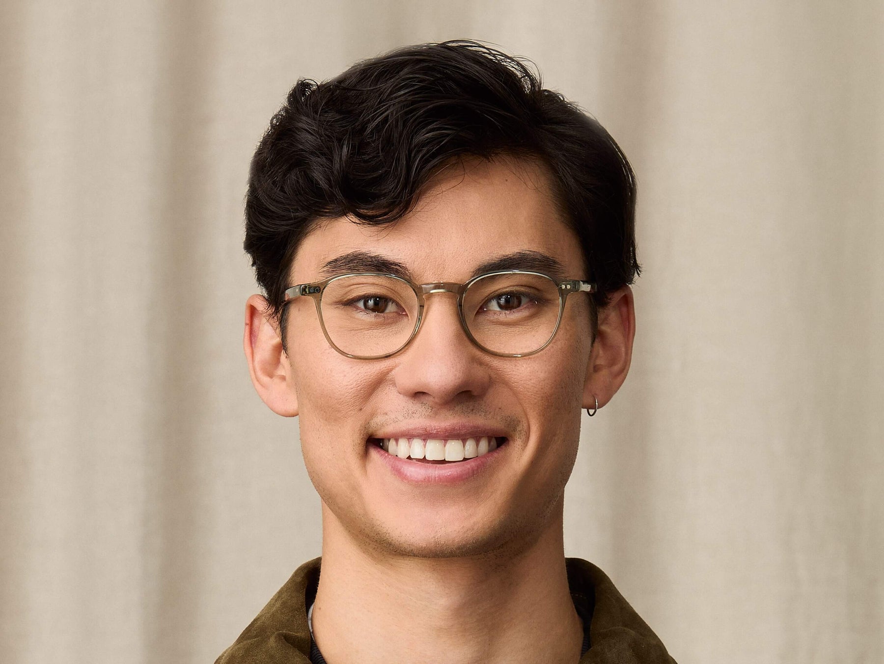 Model is wearing The ARTHUR in size 48 in Sage Model is wearing The ARTHUR in size 48 in Sage