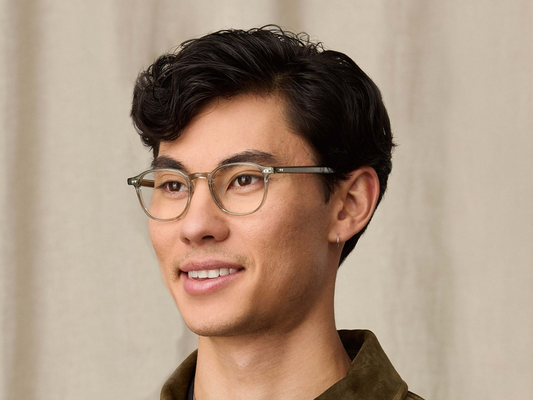 Model is wearing The ARTHUR in size 48 in Sage Model is wearing The ARTHUR in size 48 in Sage