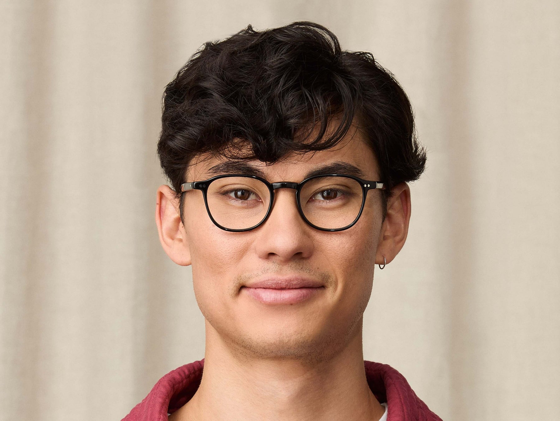 Model is wearing The ARTHUR in size 48 in Black Model is wearing The ARTHUR in size 48 in Black