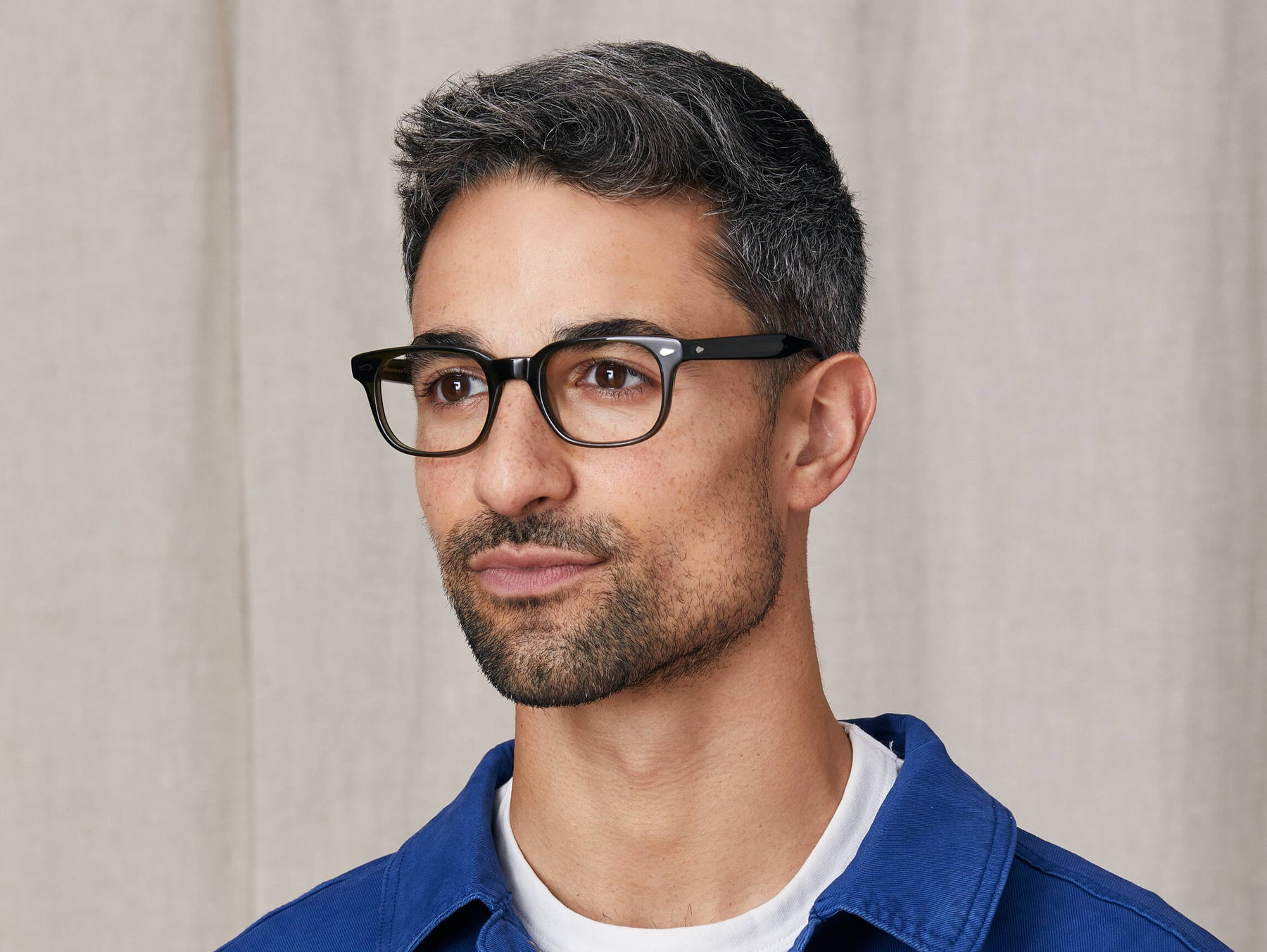 Model is wearing The BOYCHIK in size 49 in Dark Green Model is wearing The BOYCHIK in size 49 in Dark Green