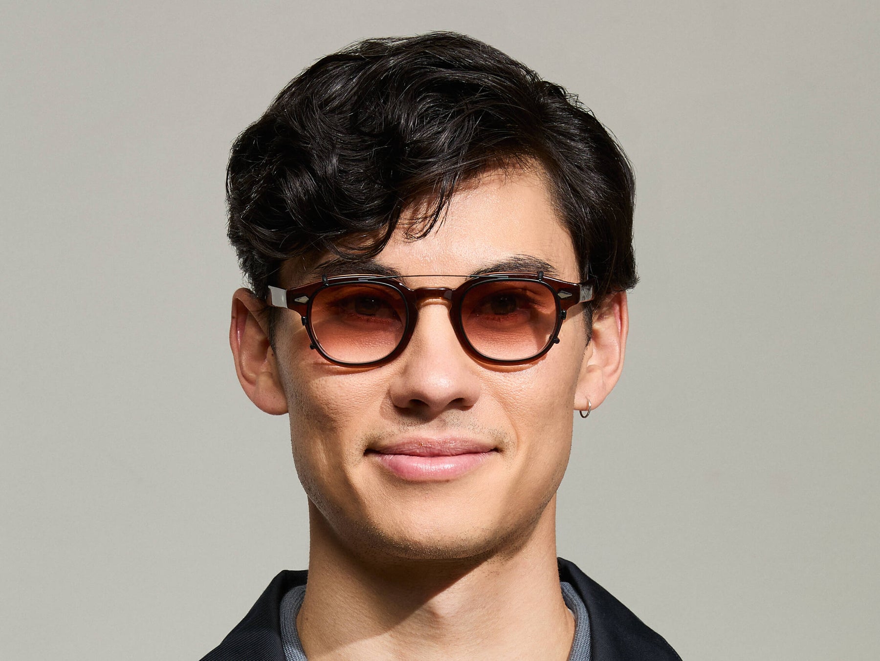 The Model is wearing The CLIPTOSH in Matte Black in size 46 with Root Beer Fade Tinted Lenses The Model is wearing The CLIPTOSH in Matte Black in size 46 with Root Beer Fade Tinted Lenses