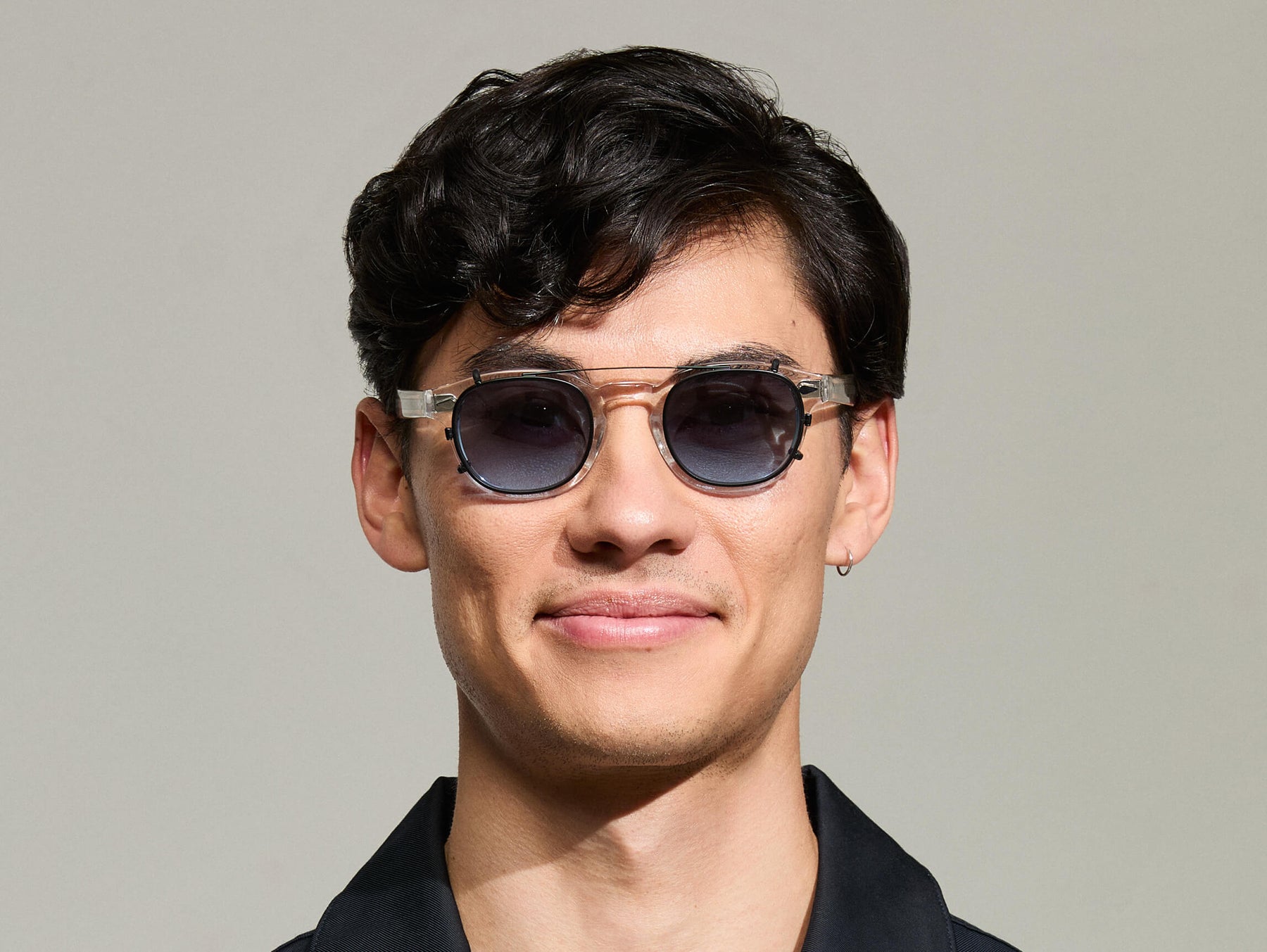 The Model is wearing The CLIPTOSH in Matte Black in size 46 with Denim Blue Tinted Lenses The Model is wearing The CLIPTOSH in Matte Black in size 46 with Denim Blue Tinted Lenses