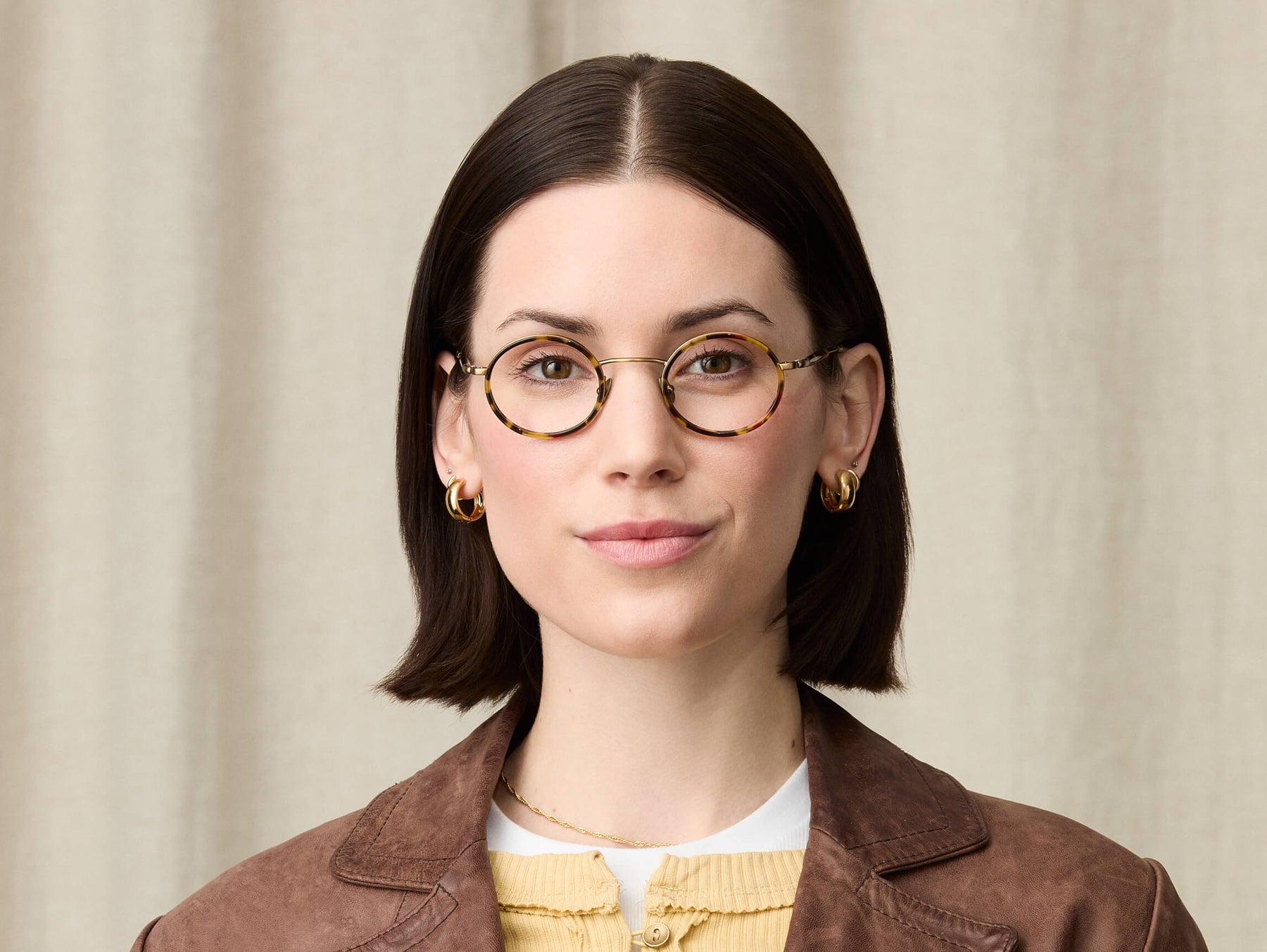 Model is wearing The COSNIC in size 44 in Tortoise Model is wearing The COSNIC in size 44 in Tortoise