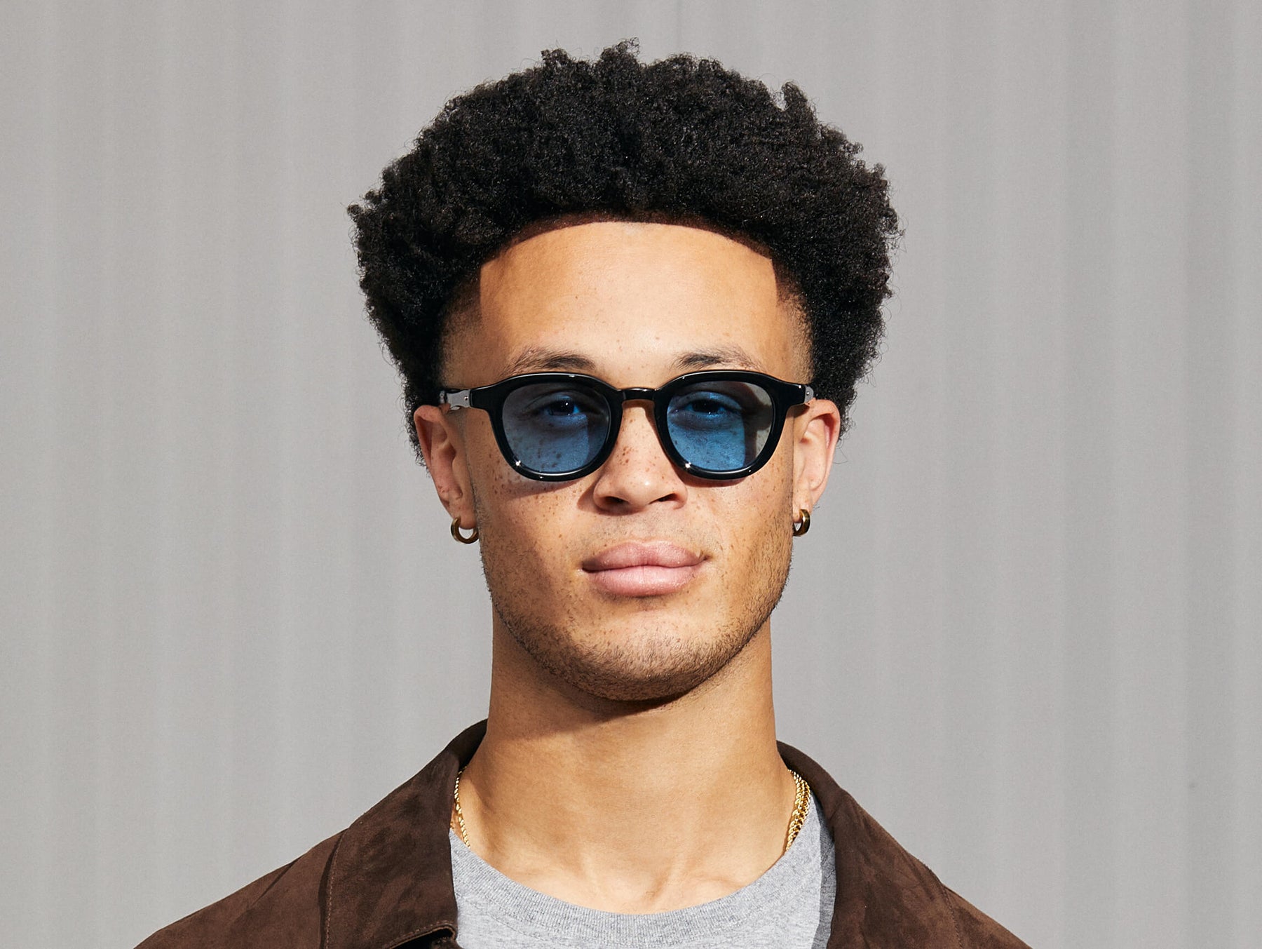 Model is wearing The DAHVEN in Black in size 47 with Celebrity Blue Tinted Lenses Model is wearing The DAHVEN in Black in size 47 with Celebrity Blue Tinted Lenses