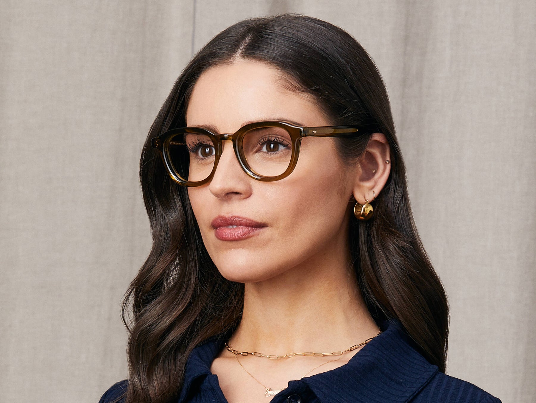 Model is wearing The DAHVEN in size 50 in Olive Brown Model is wearing The DAHVEN in size 50 in Olive Brown