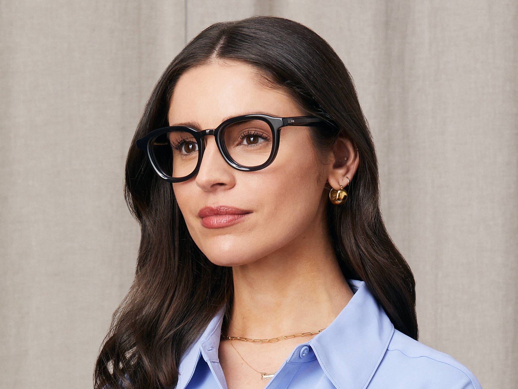 Model is wearing The DAHVEN in size 50 in Grey Model is wearing The DAHVEN in size 50 in Grey