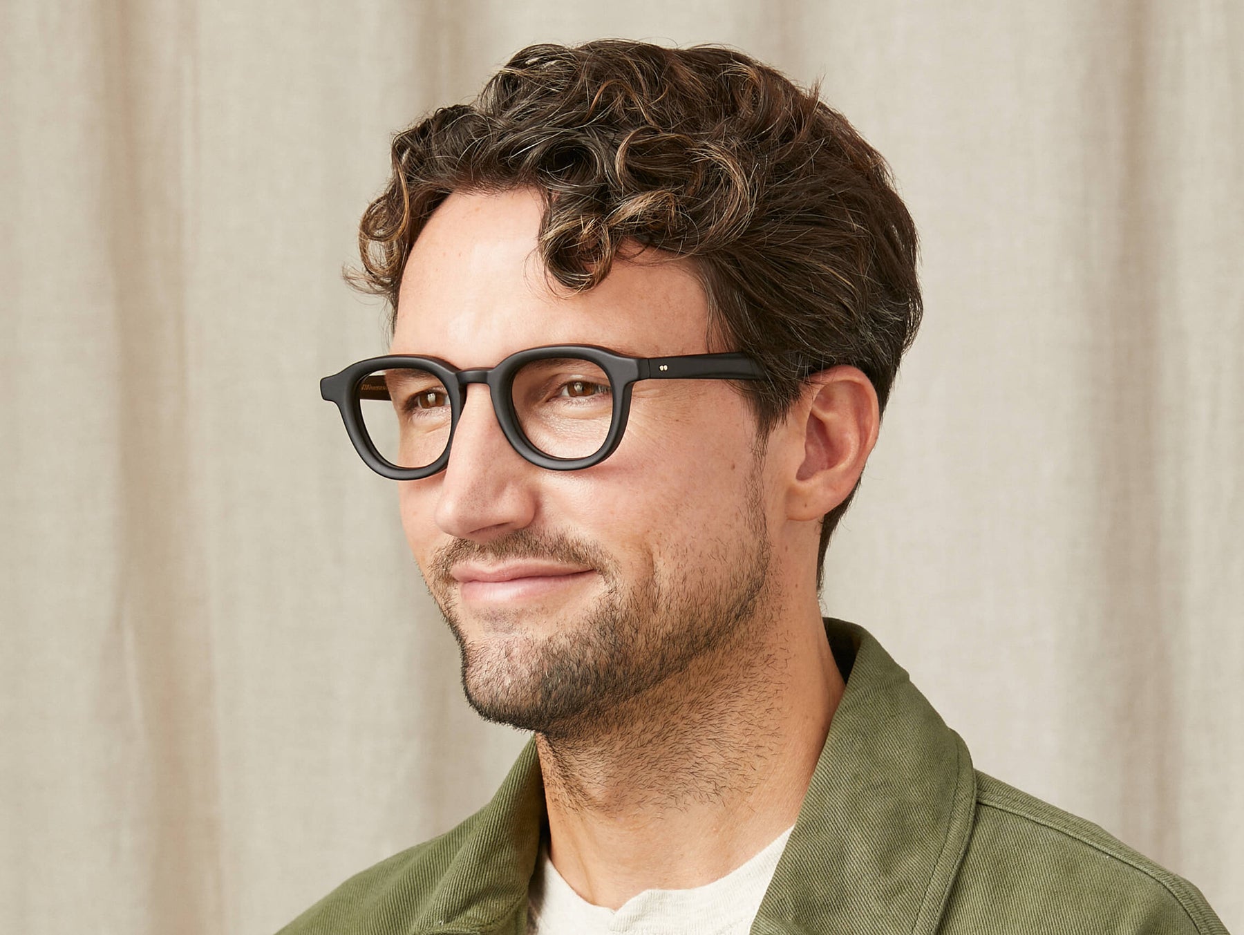 Model is wearing The DAHVEN in size 47 in Matte Black Model is wearing The DAHVEN in size 47 in Matte Black