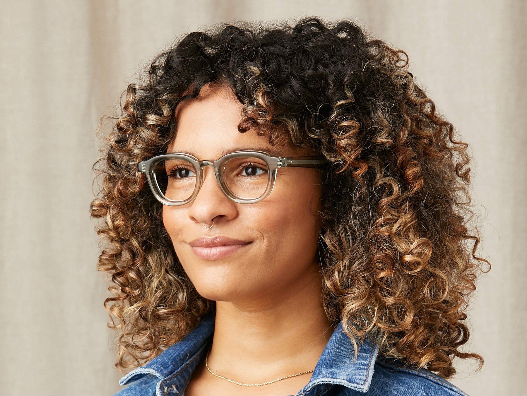 Model is wearing The DAHVEN in size 47 in Sage Model is wearing The DAHVEN in size 47 in Sage