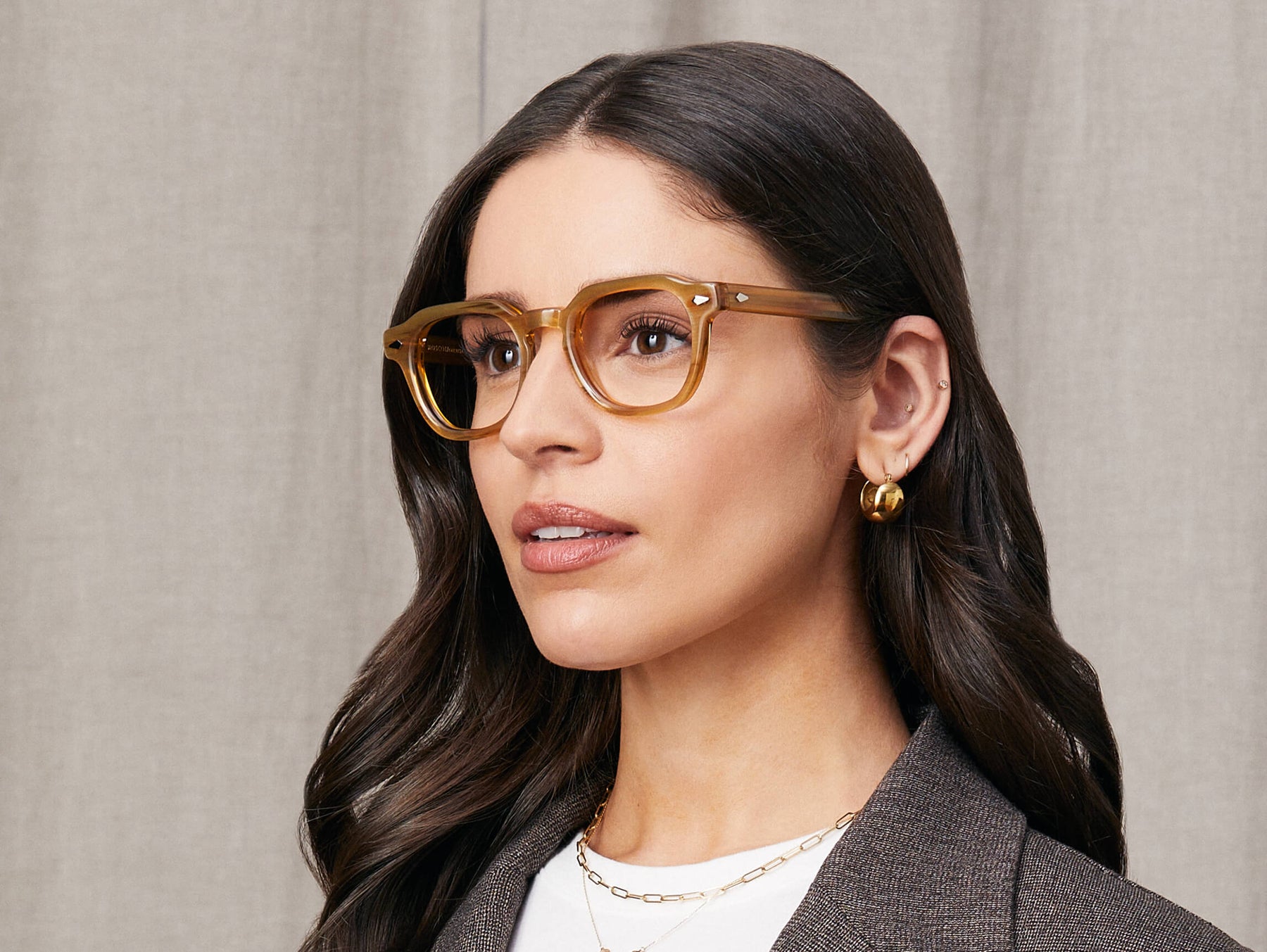 Model is wearing The DOLT in size 46 in Blonde Model is wearing The DOLT in size 46 in Blonde