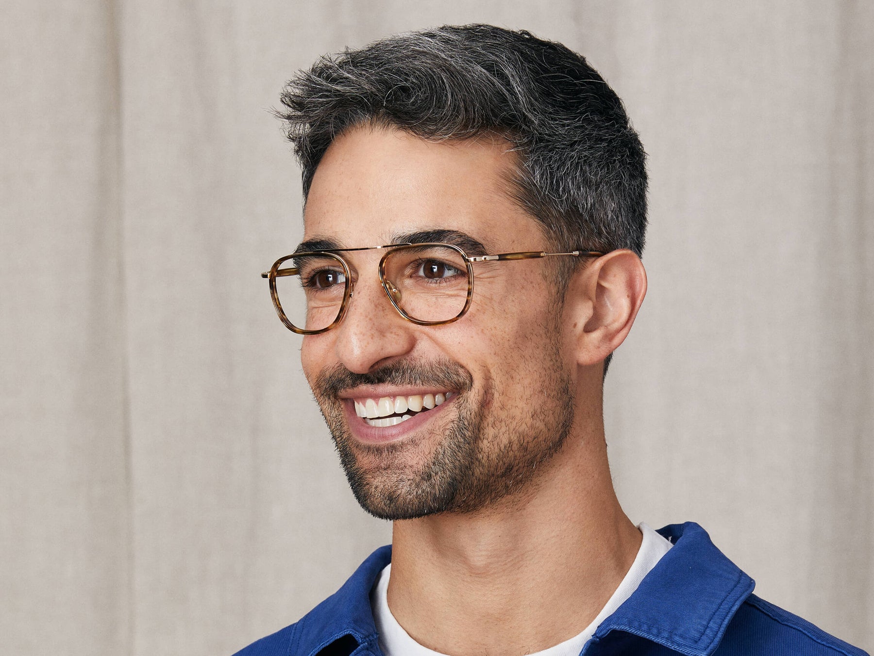 Model is wearing The FANAGLE in size 50 in Bamboo Model is wearing The FANAGLE in size 50 in Bamboo