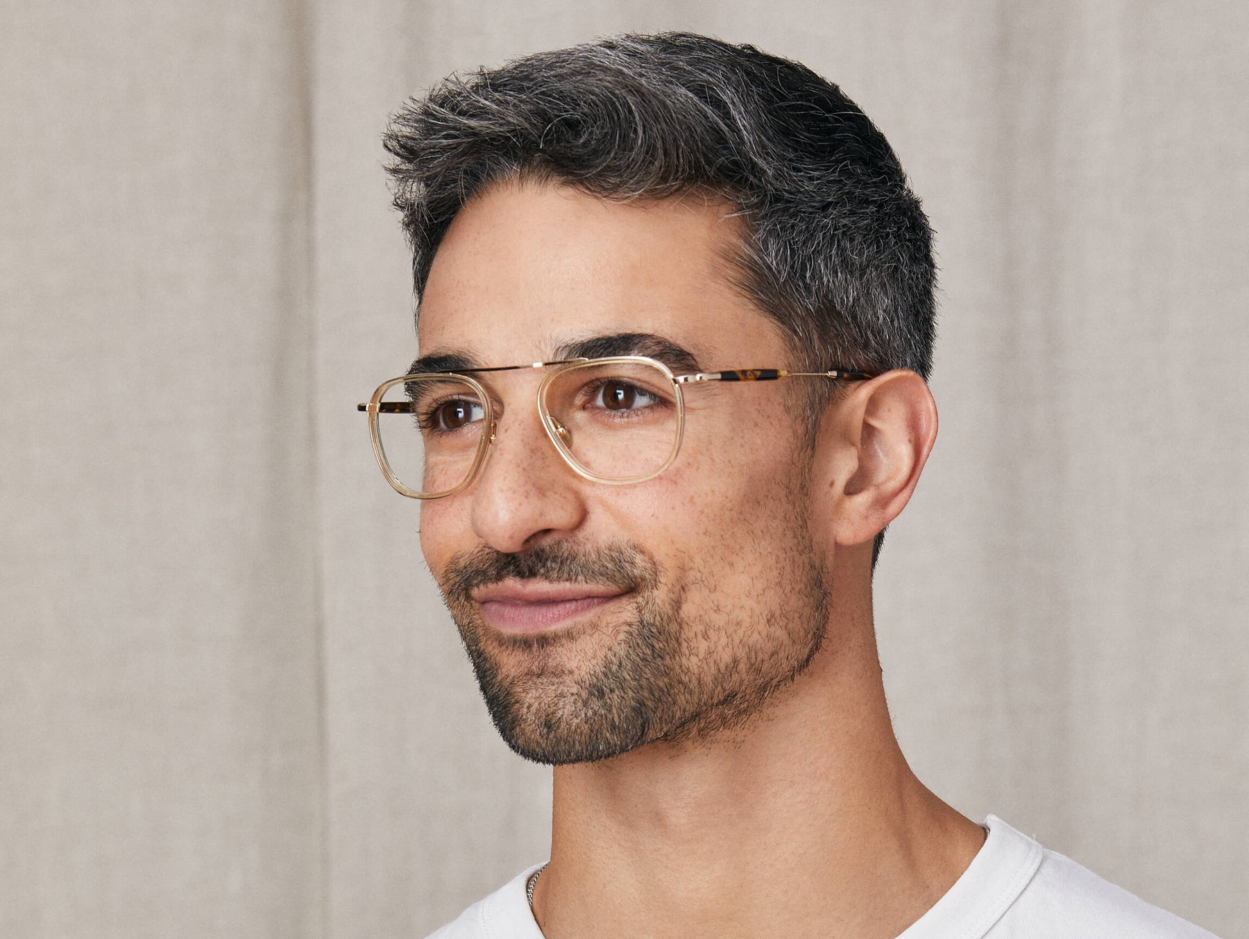 Model is wearing The FANAGLE in size 50 in Citron/Tortoise Model is wearing The FANAGLE in size 50 in Citron/Tortoise