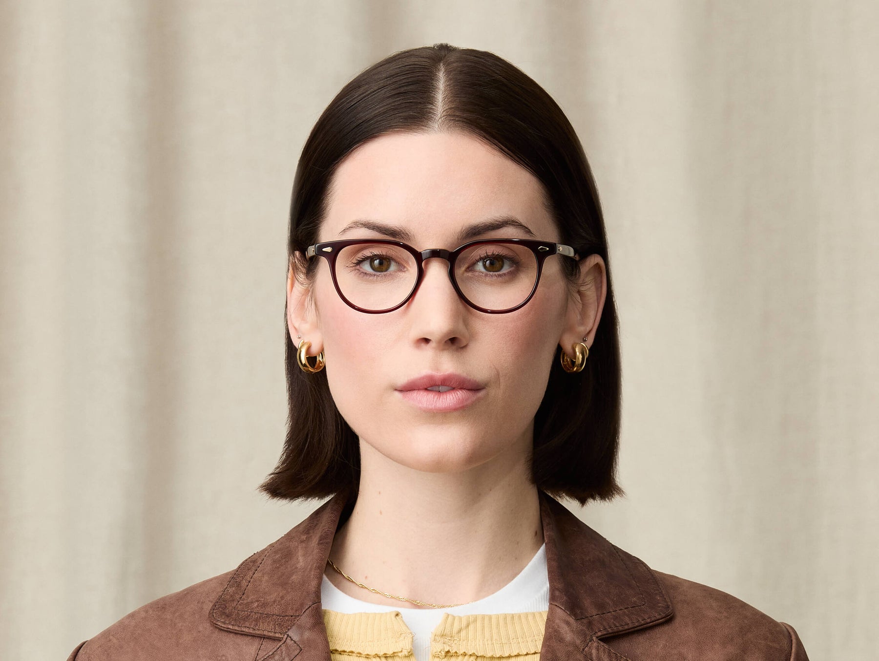 Model is wearing The FEVEL in size 46 in Burgundy Model is wearing The FEVEL in size 46 in Burgundy