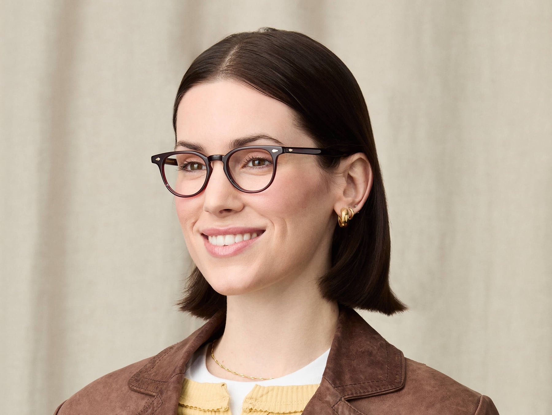 Model is wearing The FEVEL in size 46 in Burgundy Model is wearing The FEVEL in size 46 in Burgundy