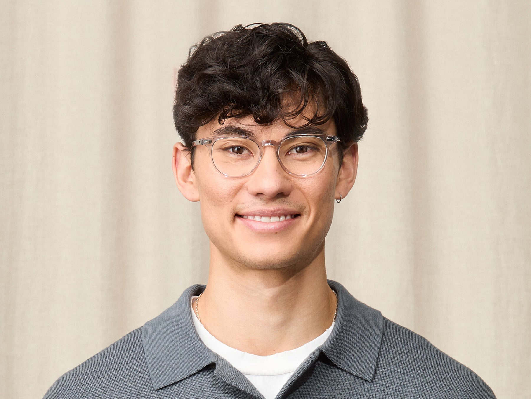 Model is wearing The FEVEL in size 49 in Light Grey Model is wearing The FEVEL in size 49 in Light Grey