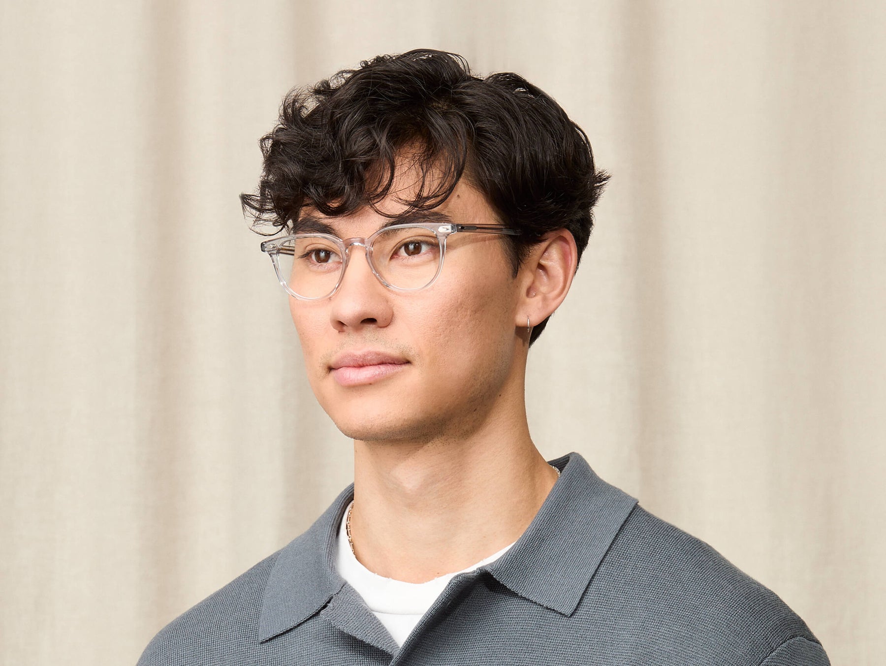 Model is wearing The FEVEL in size 49 in Light Grey Model is wearing The FEVEL in size 49 in Light Grey