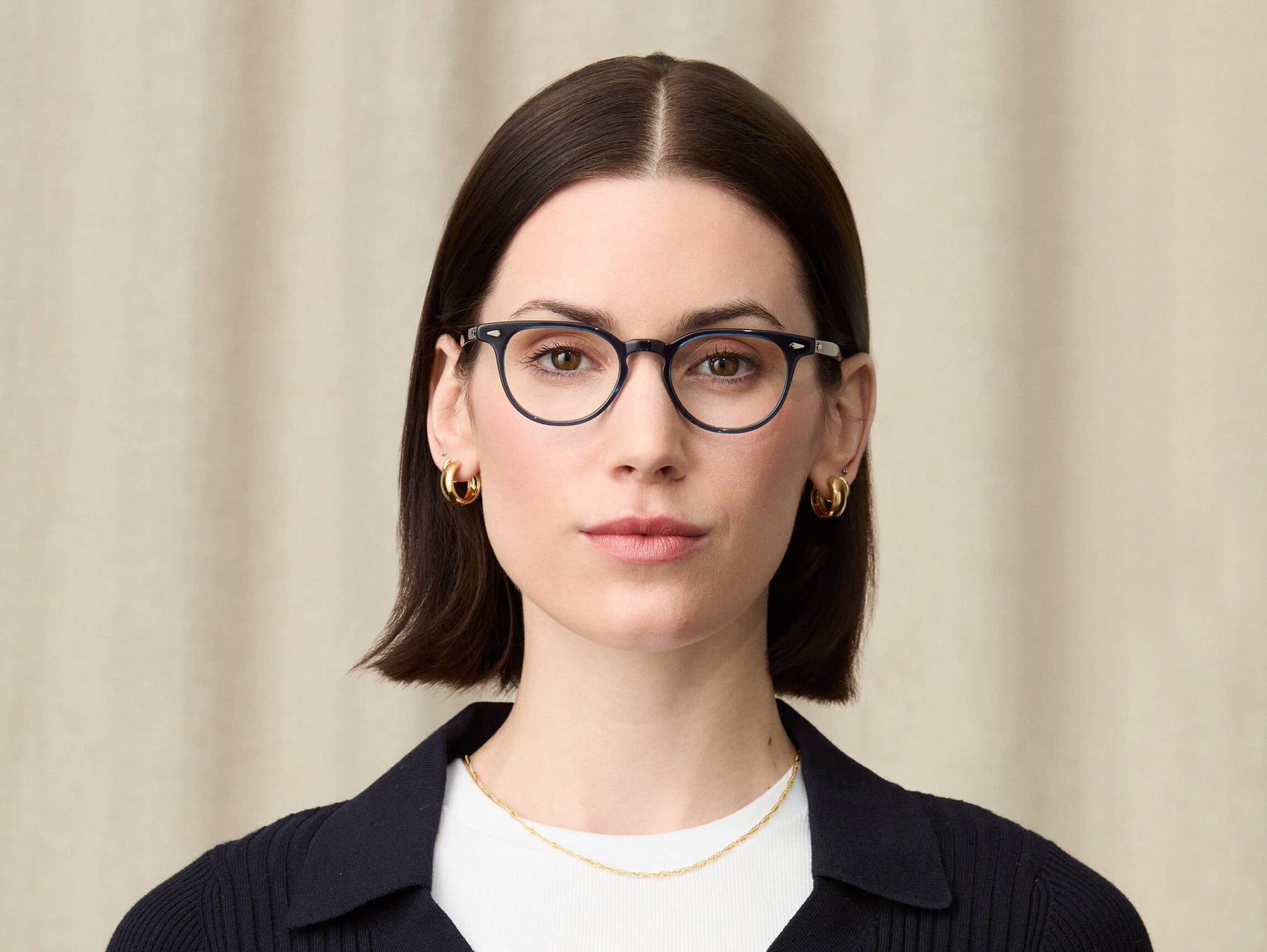 Model is wearing The FEVEL in size 46 in Navy Model is wearing The FEVEL in size 46 in Navy