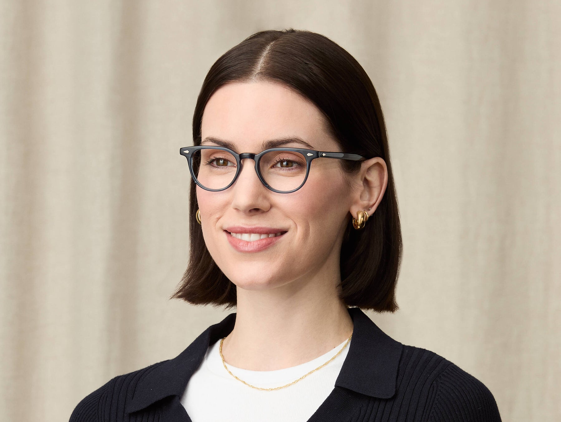 Model is wearing The FEVEL in size 46 in Navy Model is wearing The FEVEL in size 46 in Navy