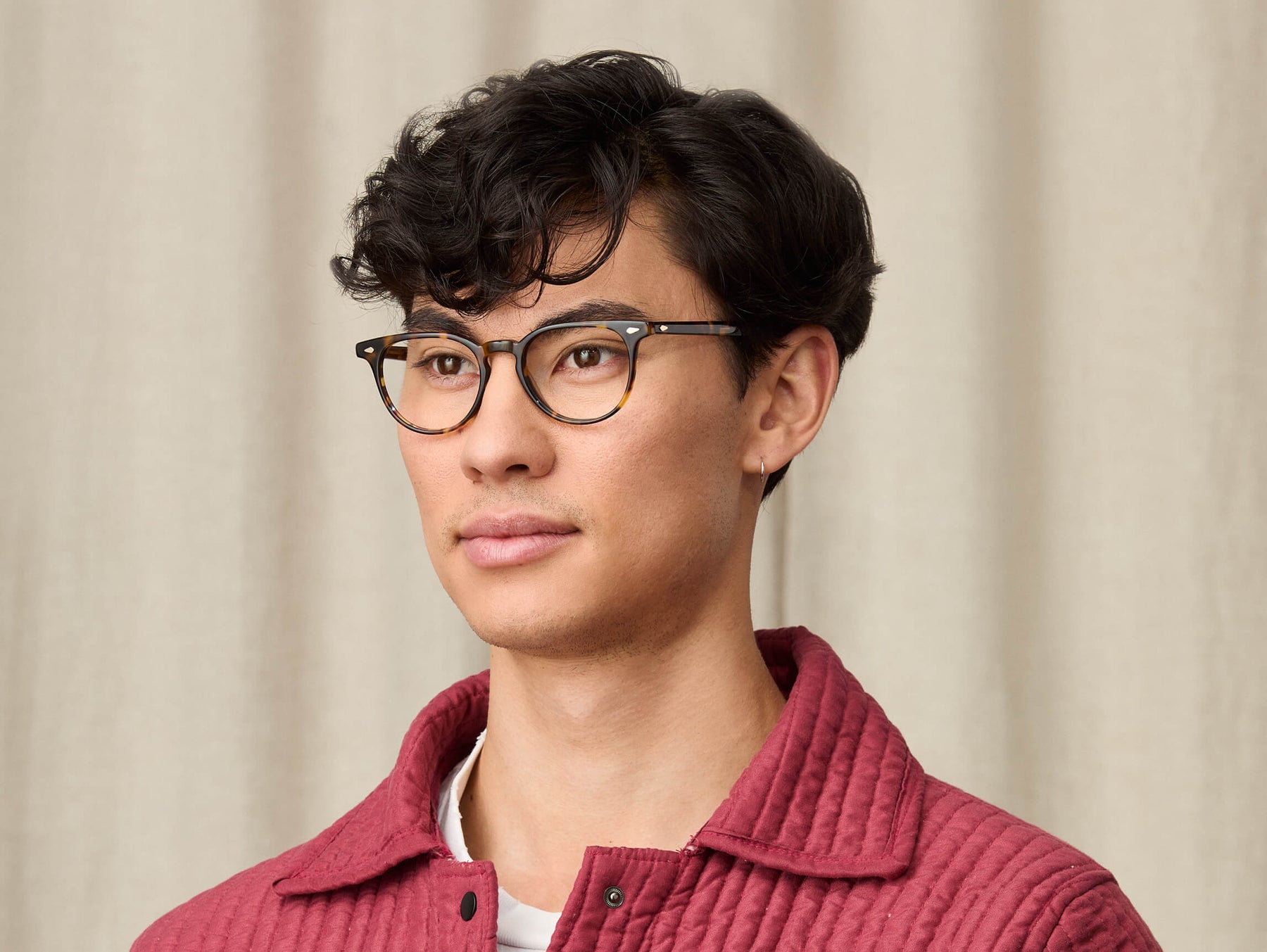 Model is wearing The FEVEL in size 49 in Tortoise Model is wearing The FEVEL in size 49 in Tortoise