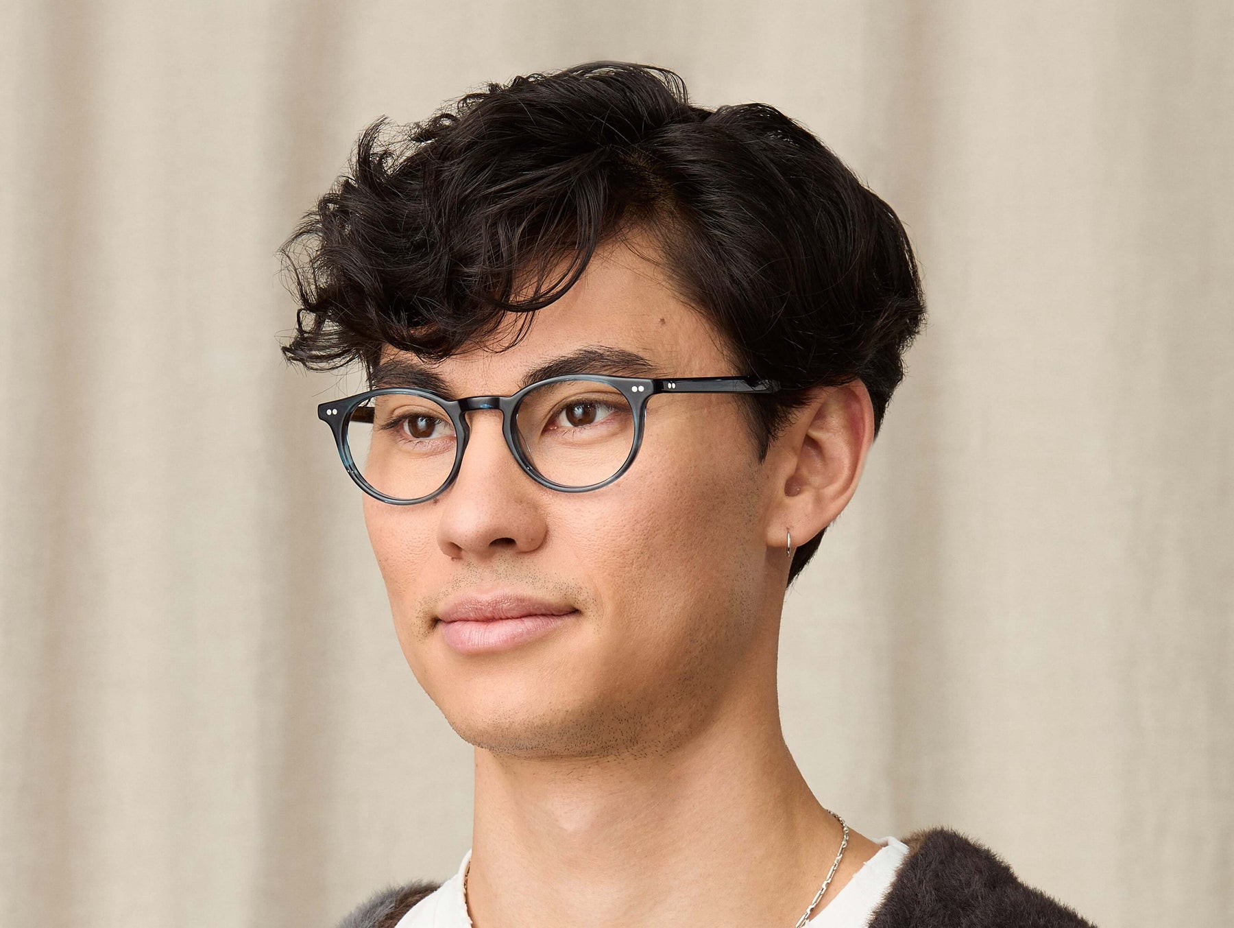 Model is wearing The FRANKIE in size 48 in Ink Model is wearing The FRANKIE in size 48 in Ink