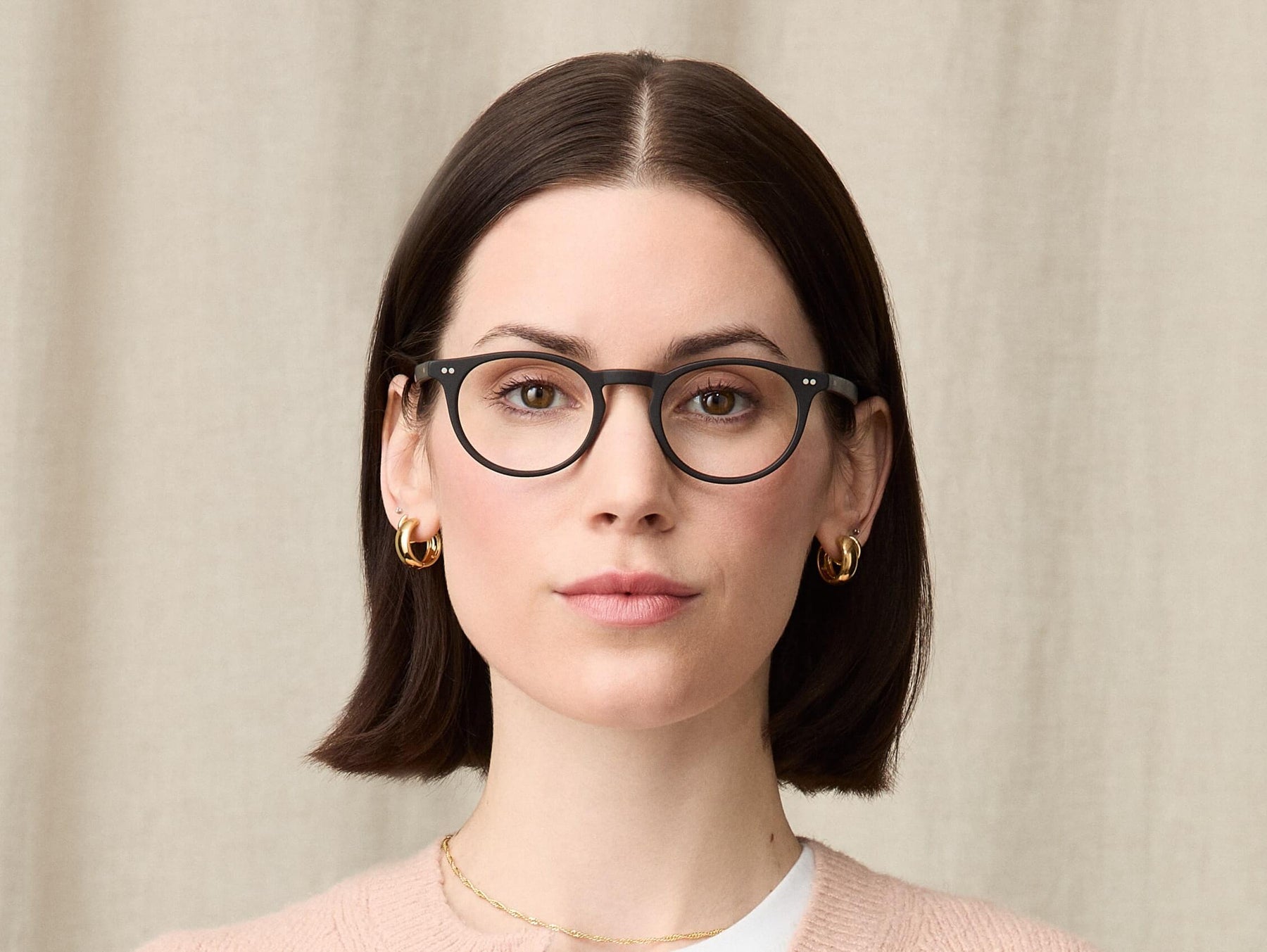 Model is wearing The FRANKIE in size 48 in Matte Black Model is wearing The FRANKIE in size 48 in Matte Black