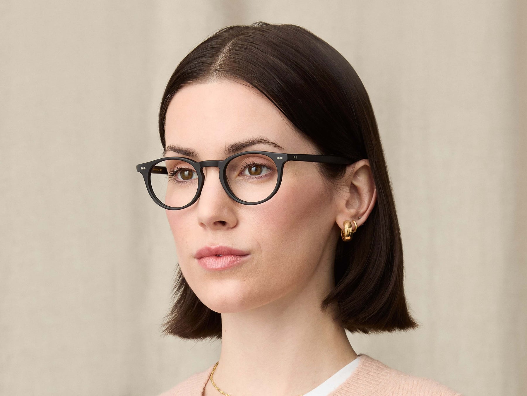 Model is wearing The FRANKIE in size 48 in Matte Black Model is wearing The FRANKIE in size 48 in Matte Black