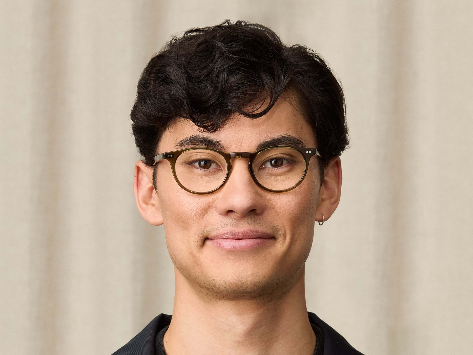 Model is wearing The FRANKIE in size 48 in Olive/Tortoise Model is wearing The FRANKIE in size 48 in Olive/Tortoise