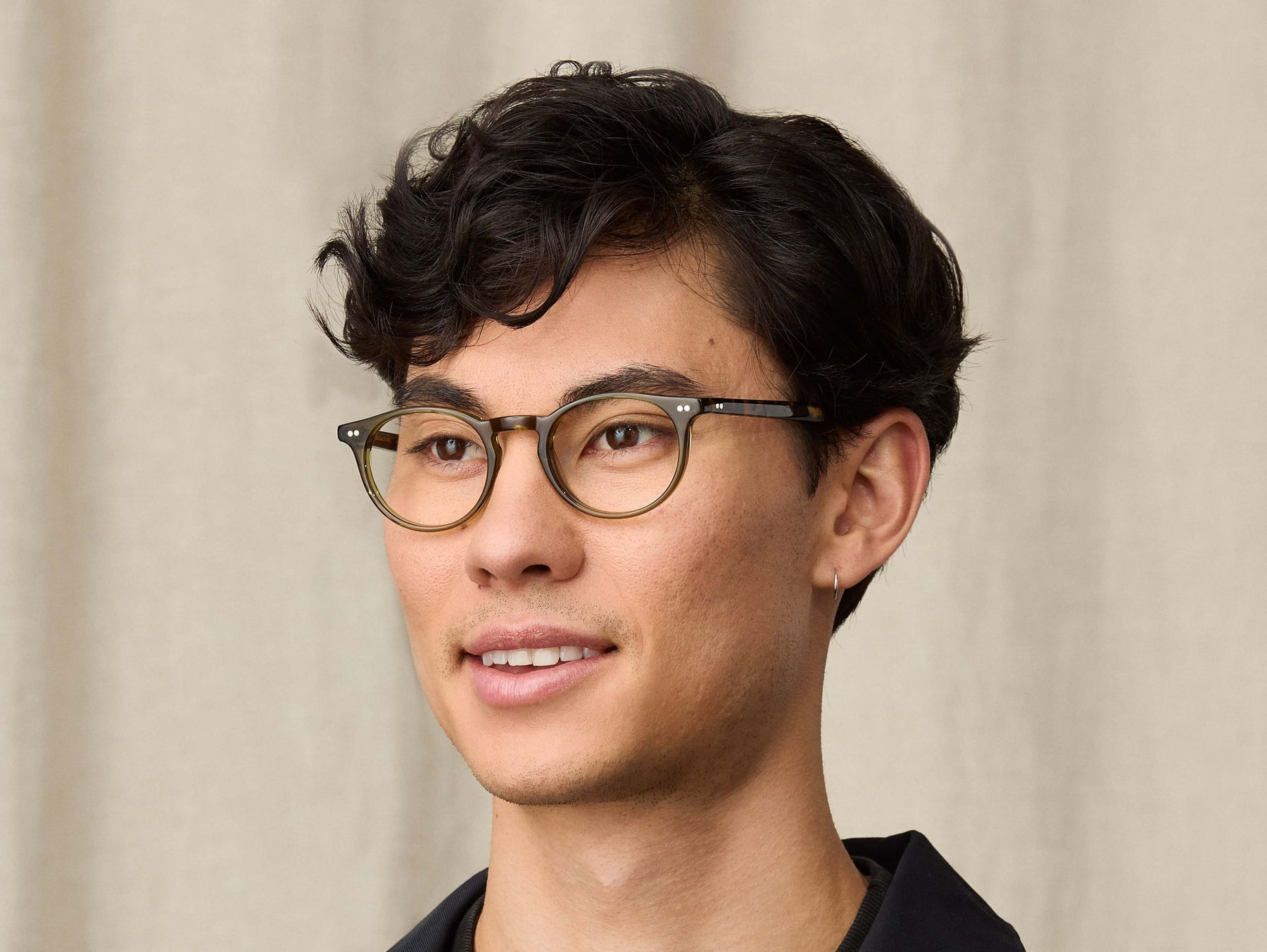 Model is wearing The FRANKIE in size 48 in Olive/Tortoise Model is wearing The FRANKIE in size 48 in Olive/Tortoise