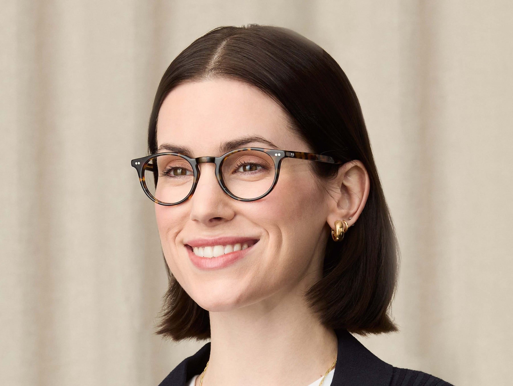 Model is wearing The FRANKIE in size 48 in Tortoise Model is wearing The FRANKIE in size 48 in Tortoise