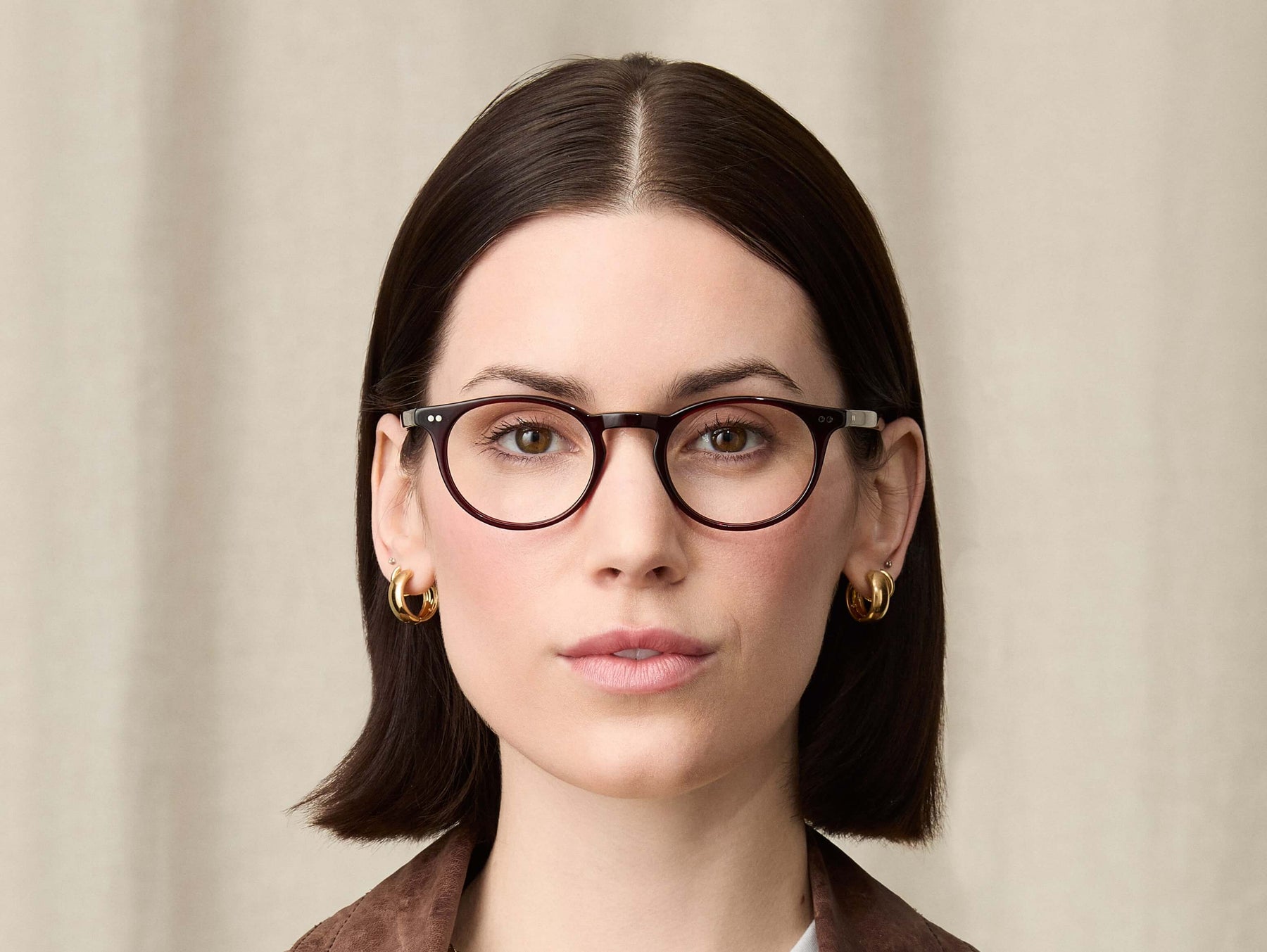 Model is wearing The FRANKIE in size 48 in Burgundy Model is wearing The FRANKIE in size 48 in Burgundy