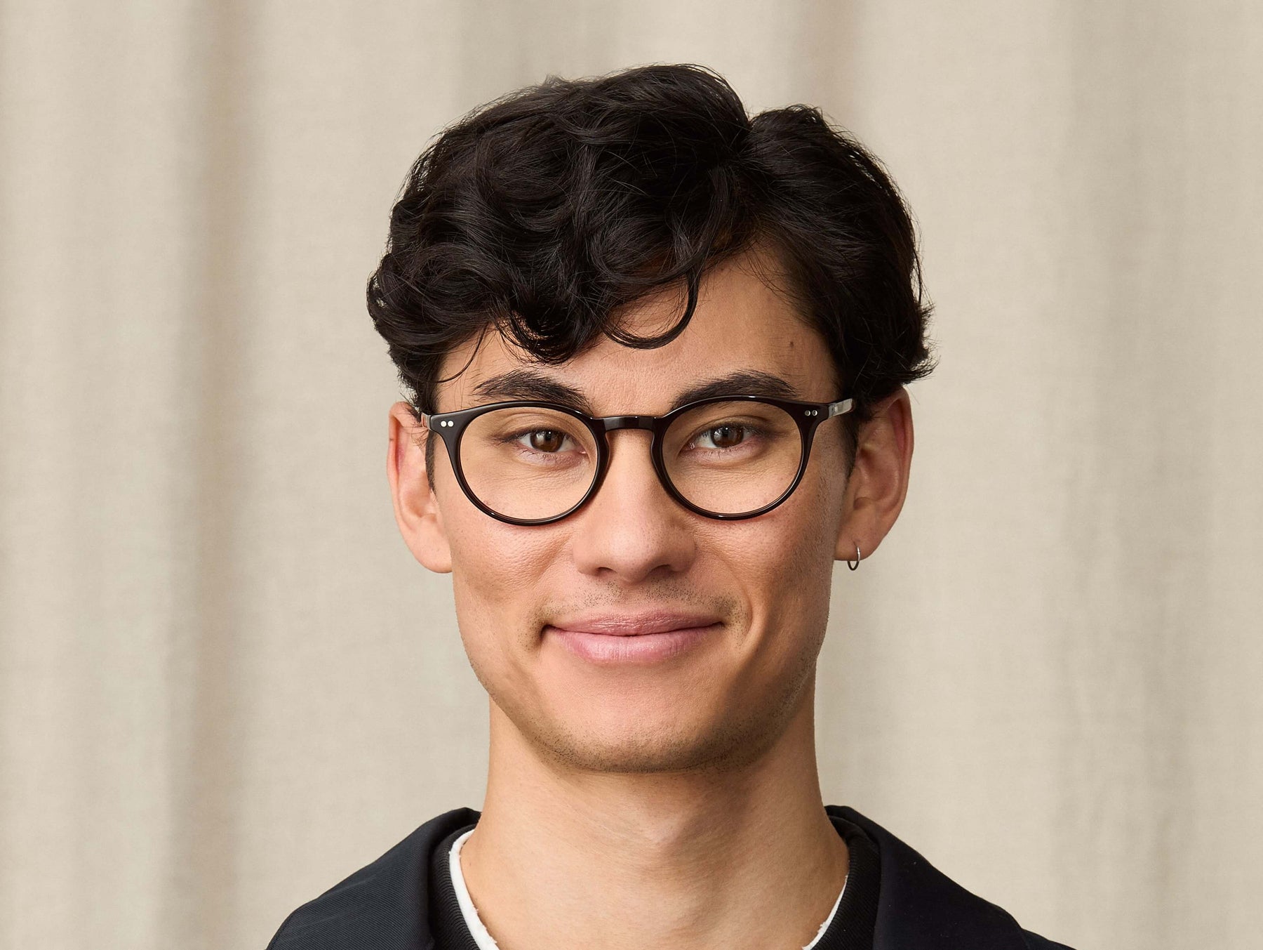 Model is wearing The FRANKIE in size 51 in Dark Brown Model is wearing The FRANKIE in size 51 in Dark Brown