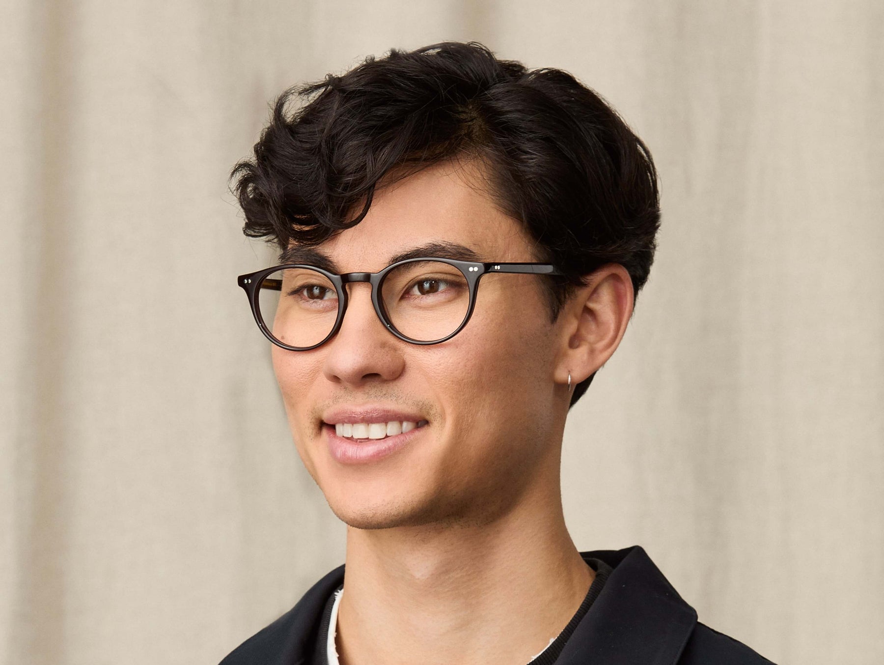 Model is wearing The FRANKIE in size 51 in Dark Brown Model is wearing The FRANKIE in size 51 in Dark Brown