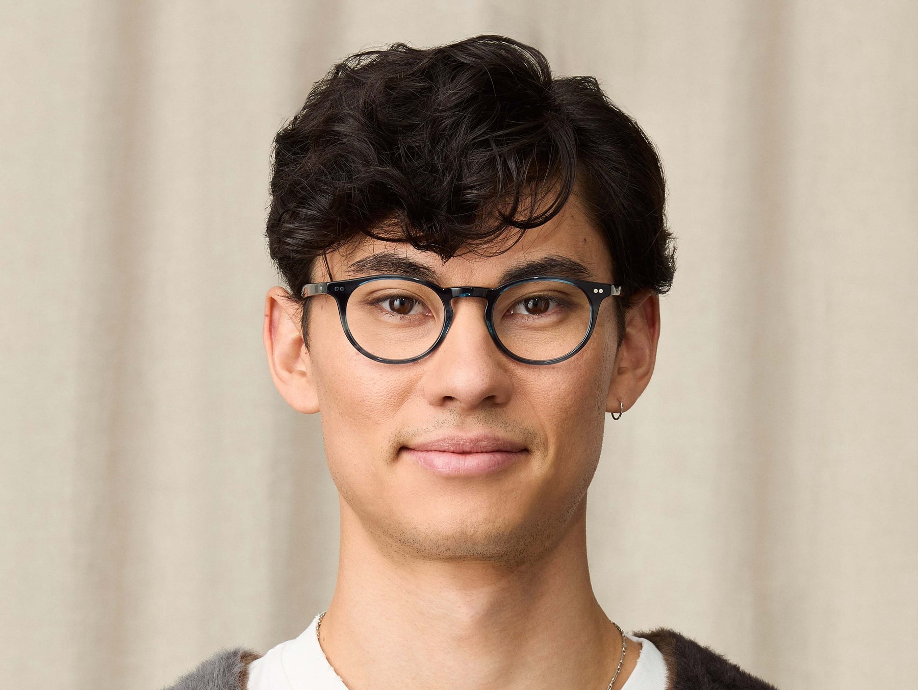 Model is wearing The FRANKIE in size 48 in Ink Model is wearing The FRANKIE in size 48 in Ink