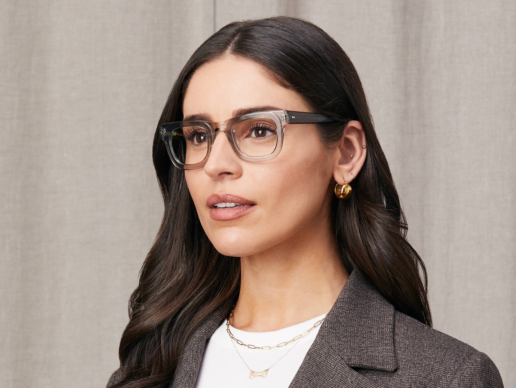 Model is wearing The FRITZ in size 44 in Grey/Light Grey Model is wearing The FRITZ in size 44 in Grey/Light Grey