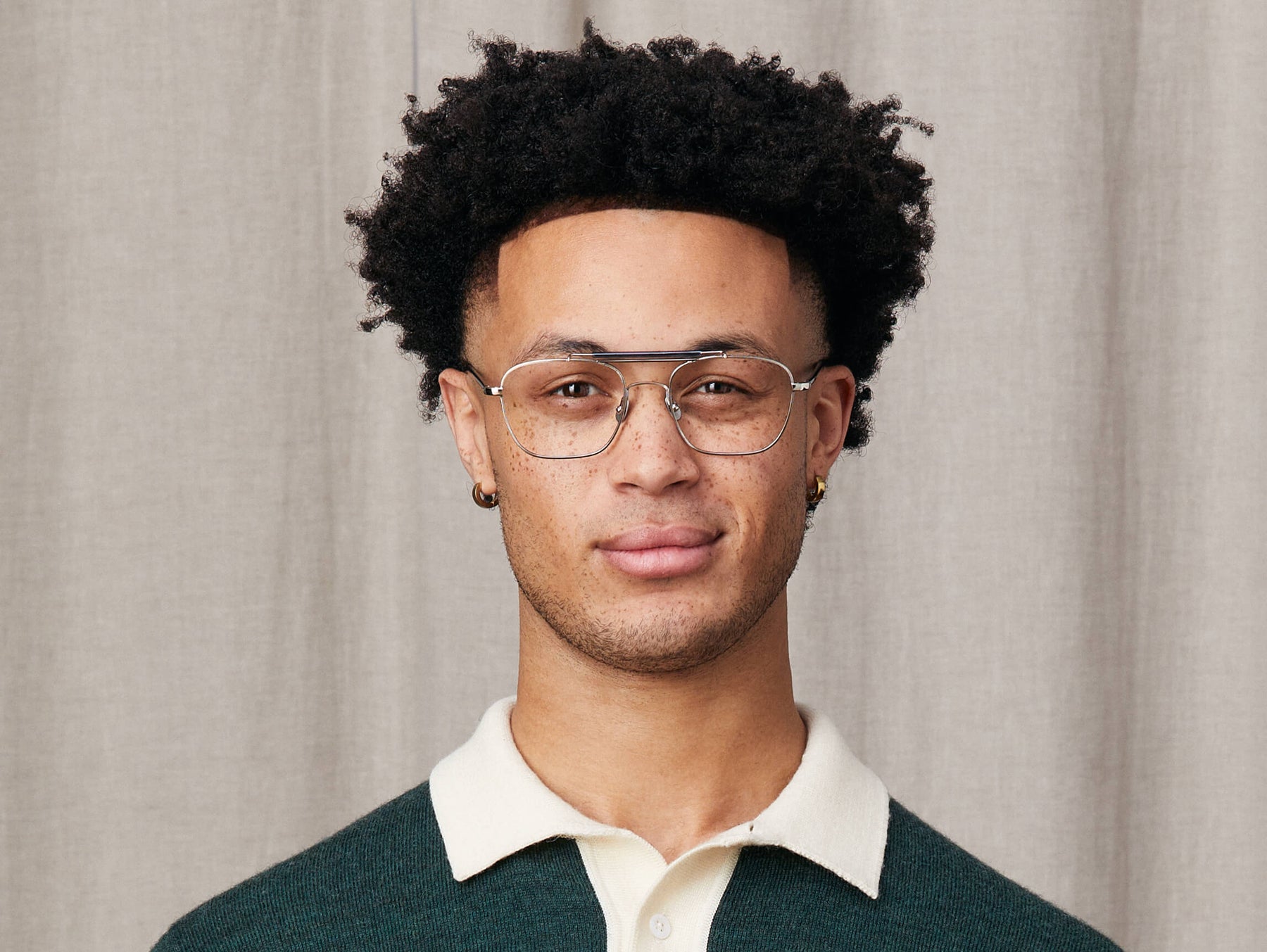 Model is wearing The GAFILTA in size 54 in Silver/Navy Model is wearing The GAFILTA in size 54 in Silver/Navy