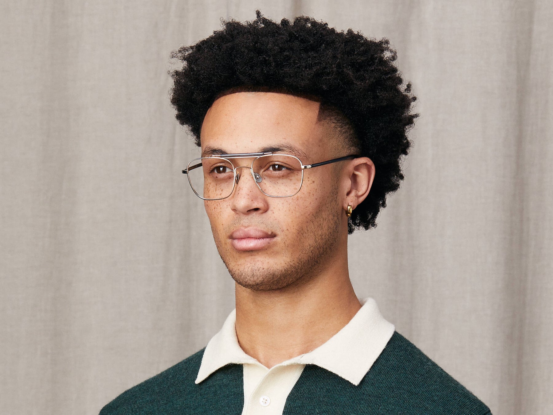 Model is wearing The GAFILTA in size 54 in Silver/Navy Model is wearing The GAFILTA in size 54 in Silver/Navy