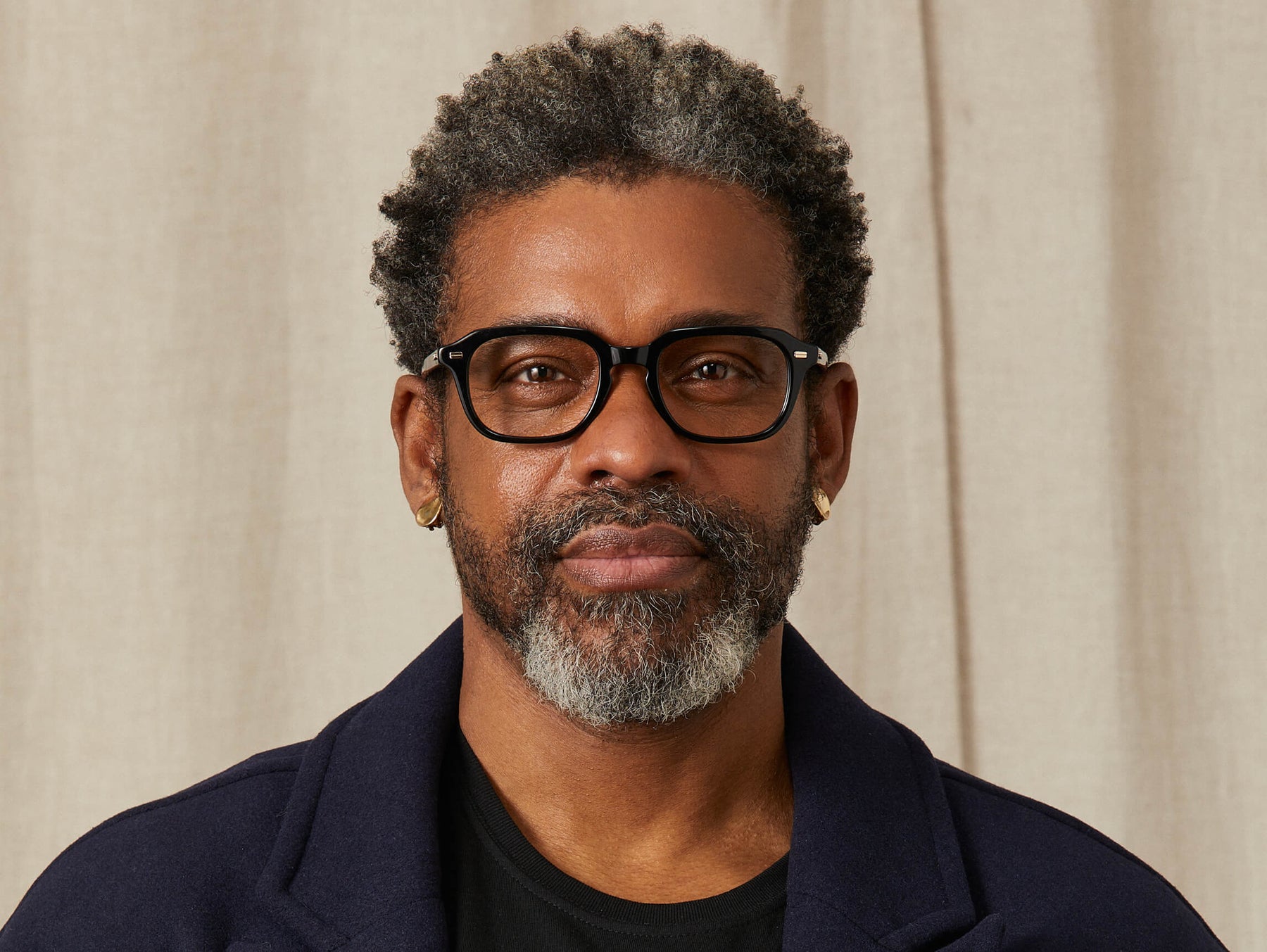 Model is wearing The GATKES in size 52 in Black Model is wearing The GATKES in size 52 in Black