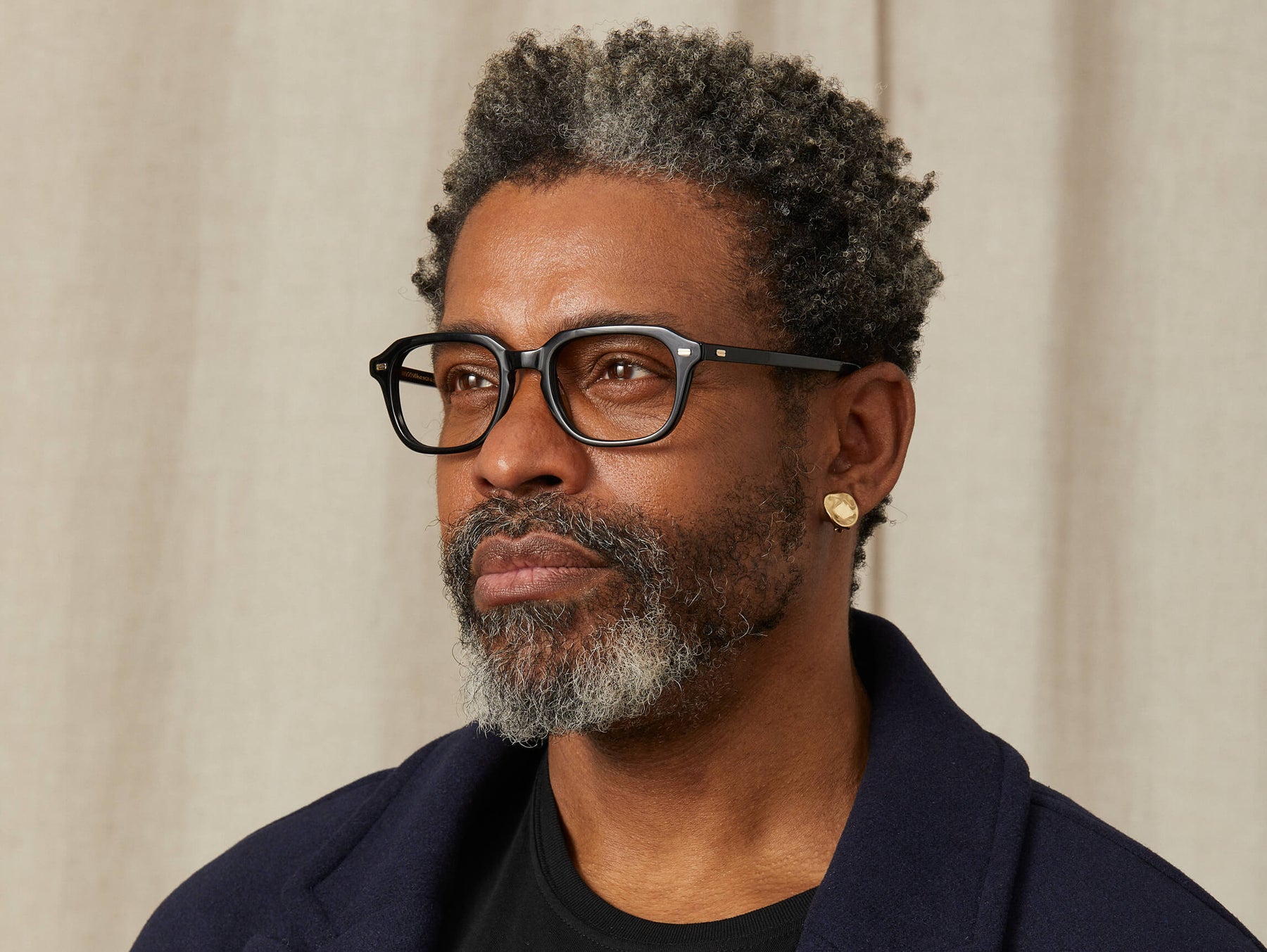 Model is wearing The GATKES in size 52 in Black Model is wearing The GATKES in size 52 in Black