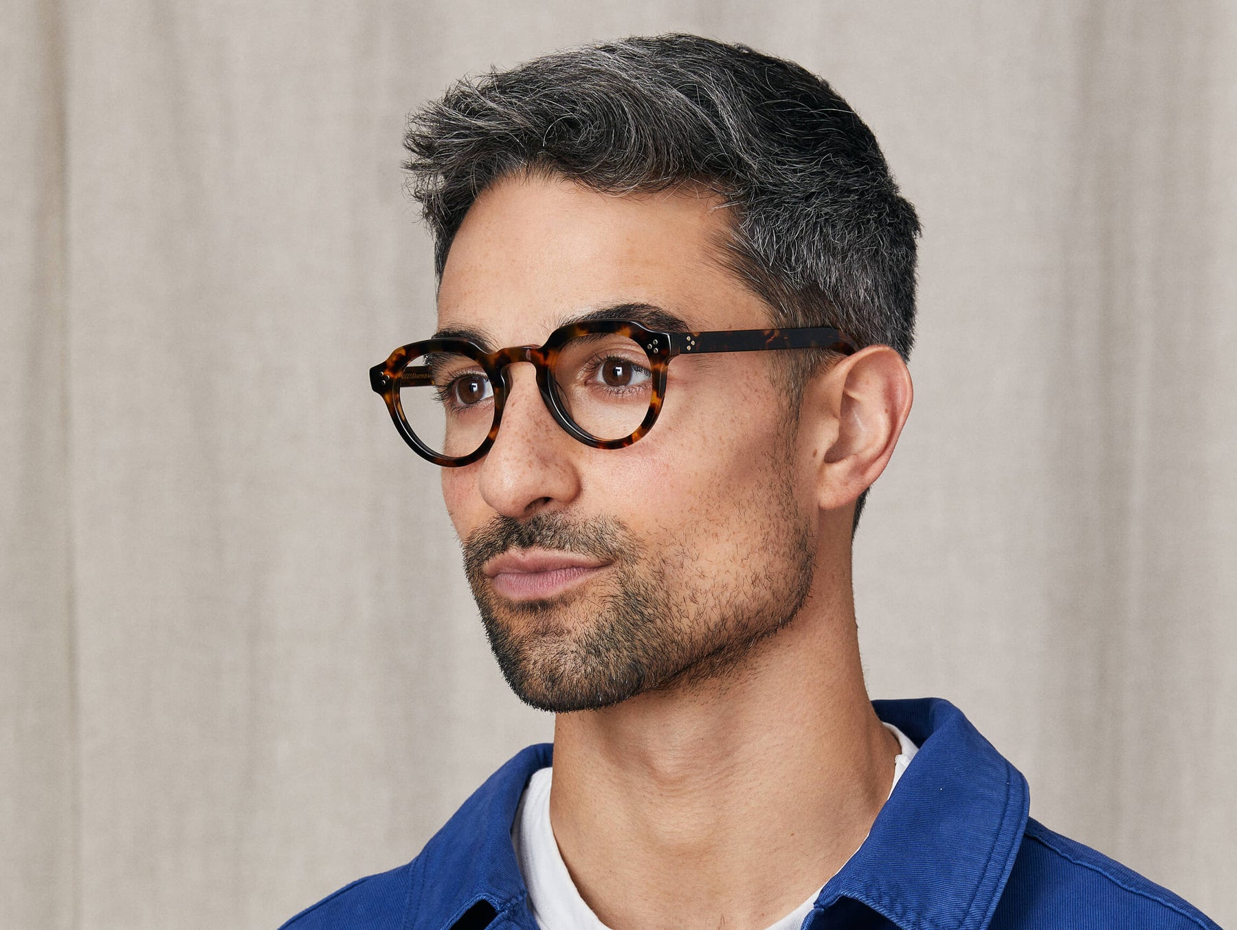 Model is wearing The GAVOLT in size 45 in Classic Havana Model is wearing The GAVOLT in size 45 in Classic Havana