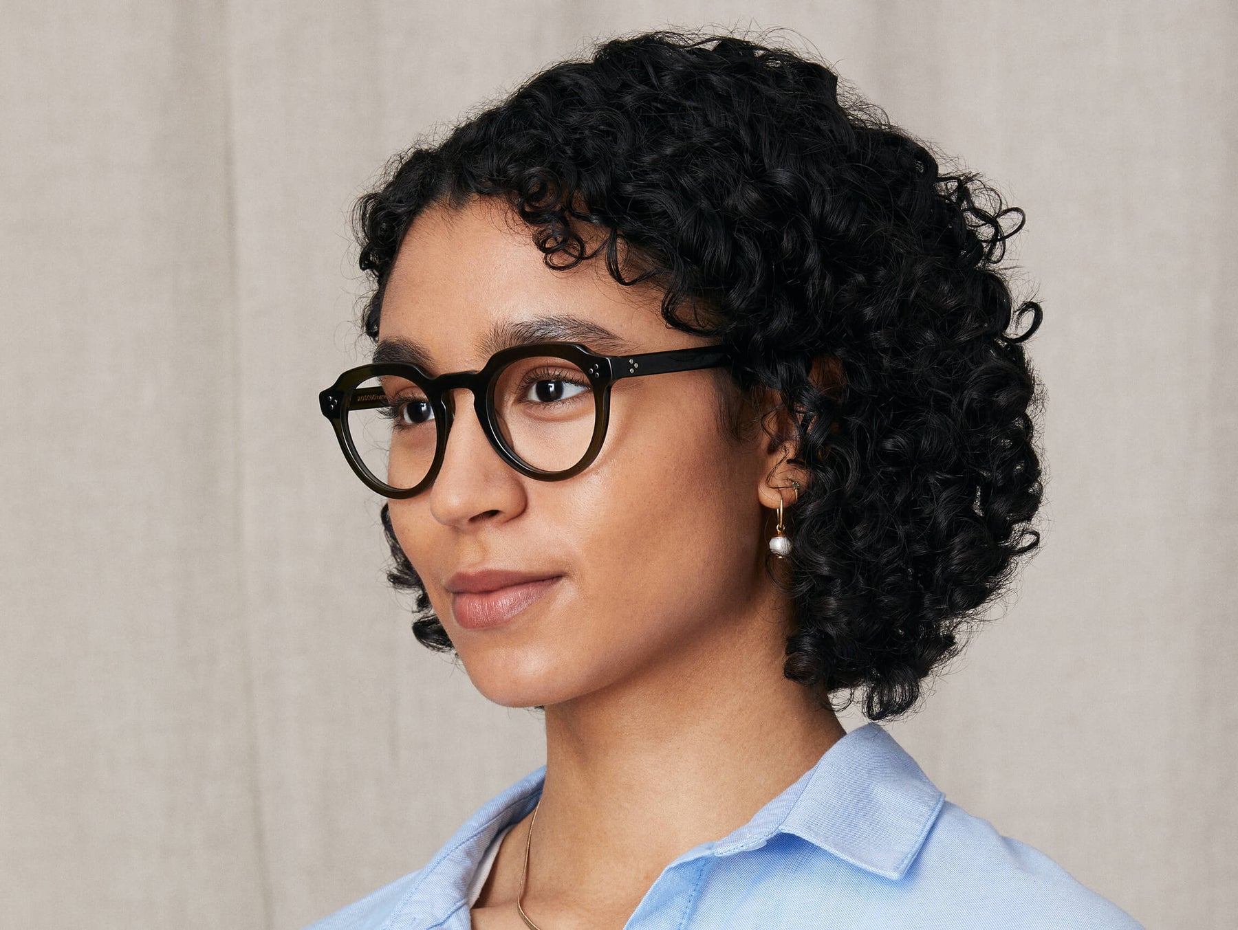 Model is wearing The GAVOLT in size 48 in Dark Green Model is wearing The GAVOLT in size 48 in Dark Green