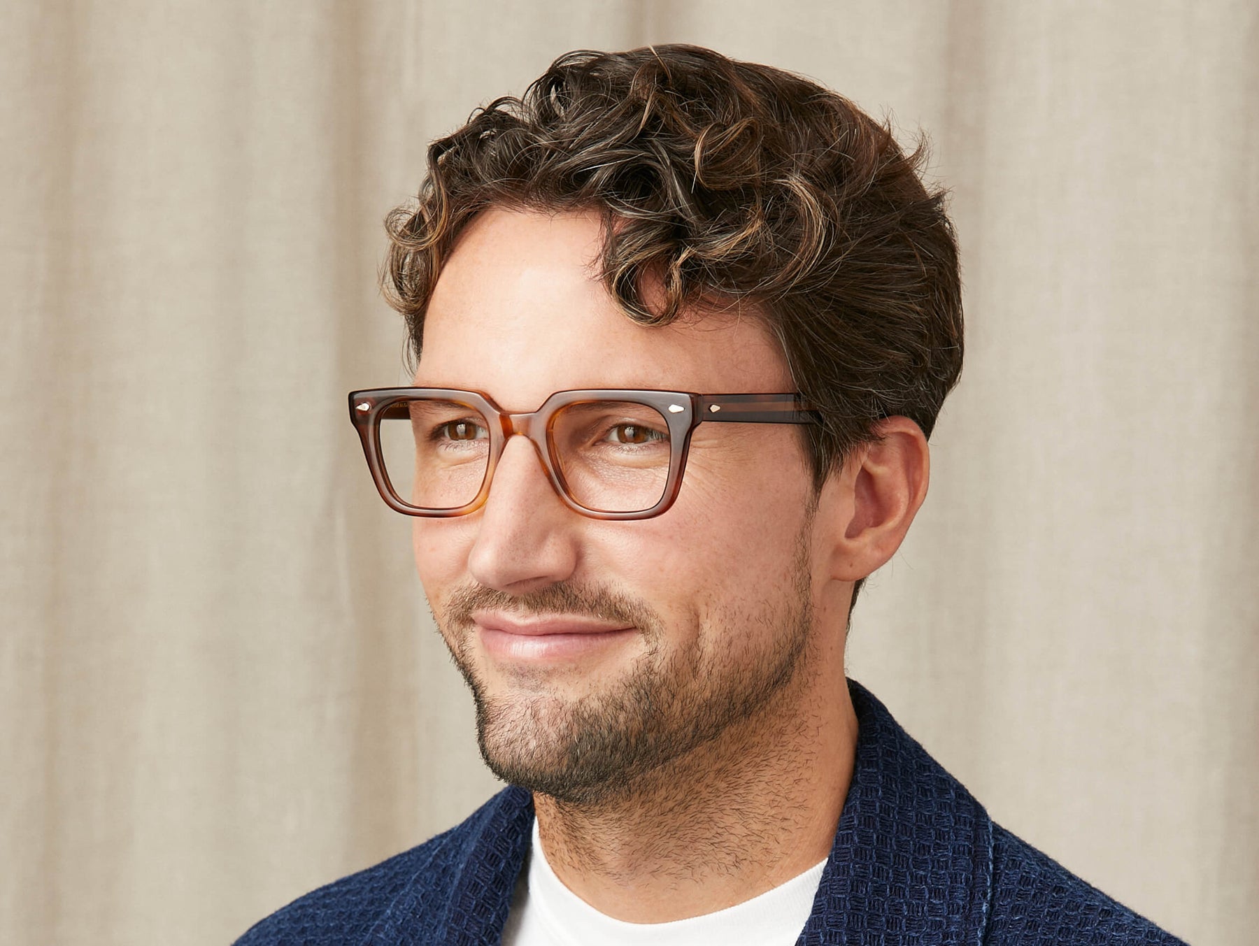 Model is wearing The GROBER in size 48 in Tobacco Model is wearing The GROBER in size 48 in Tobacco