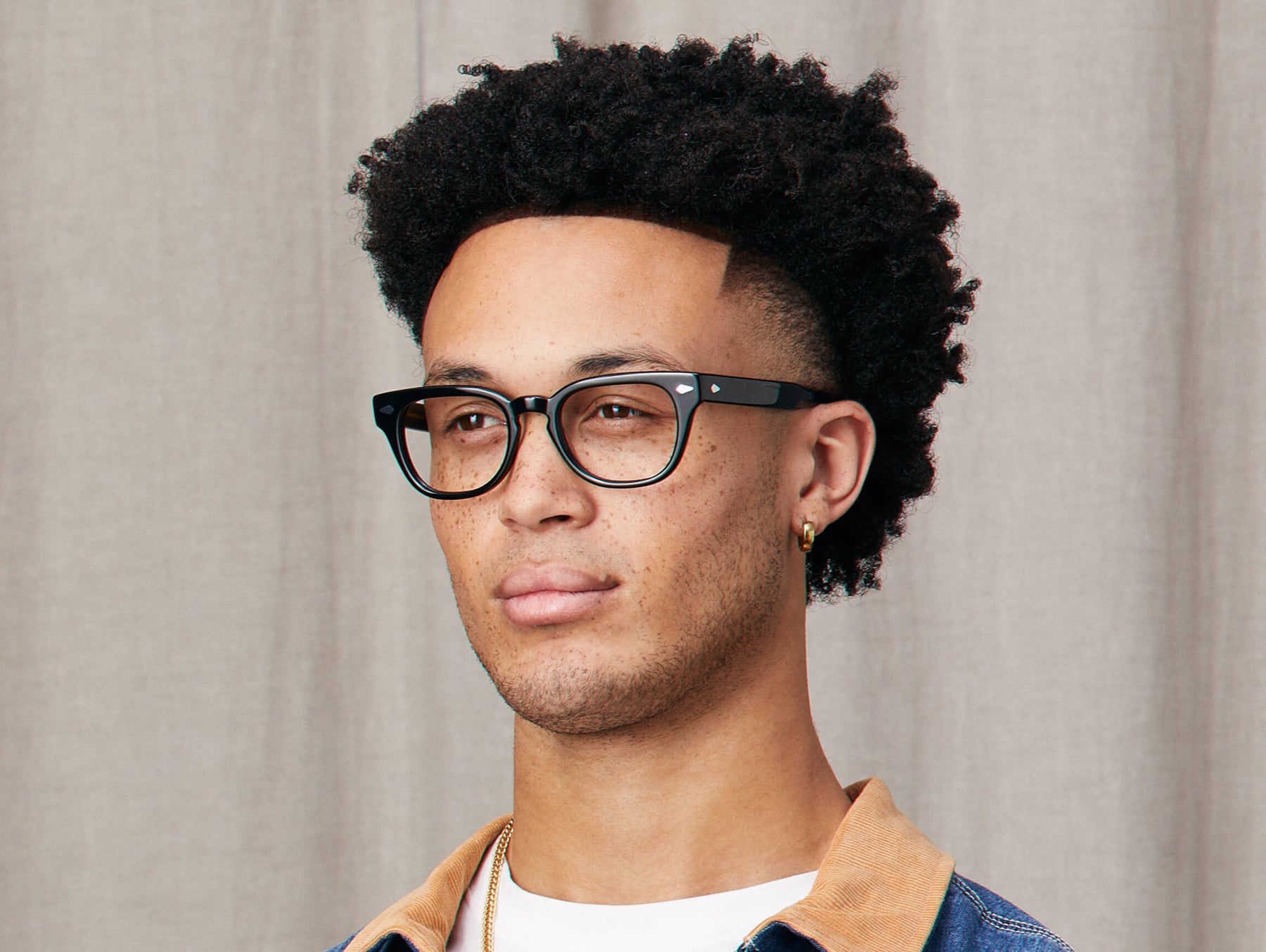 Model is wearing The HAZEN in size 50 in Black Model is wearing The HAZEN in size 50 in Black