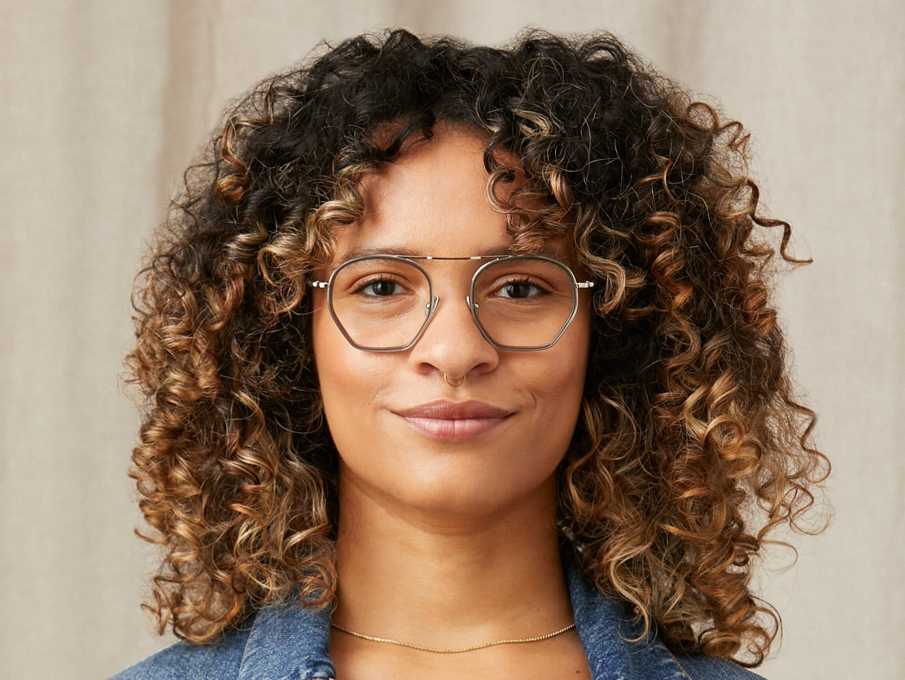 Model is wearing The KUGEL in size 49 in Grey Model is wearing The KUGEL in size 49 in Grey