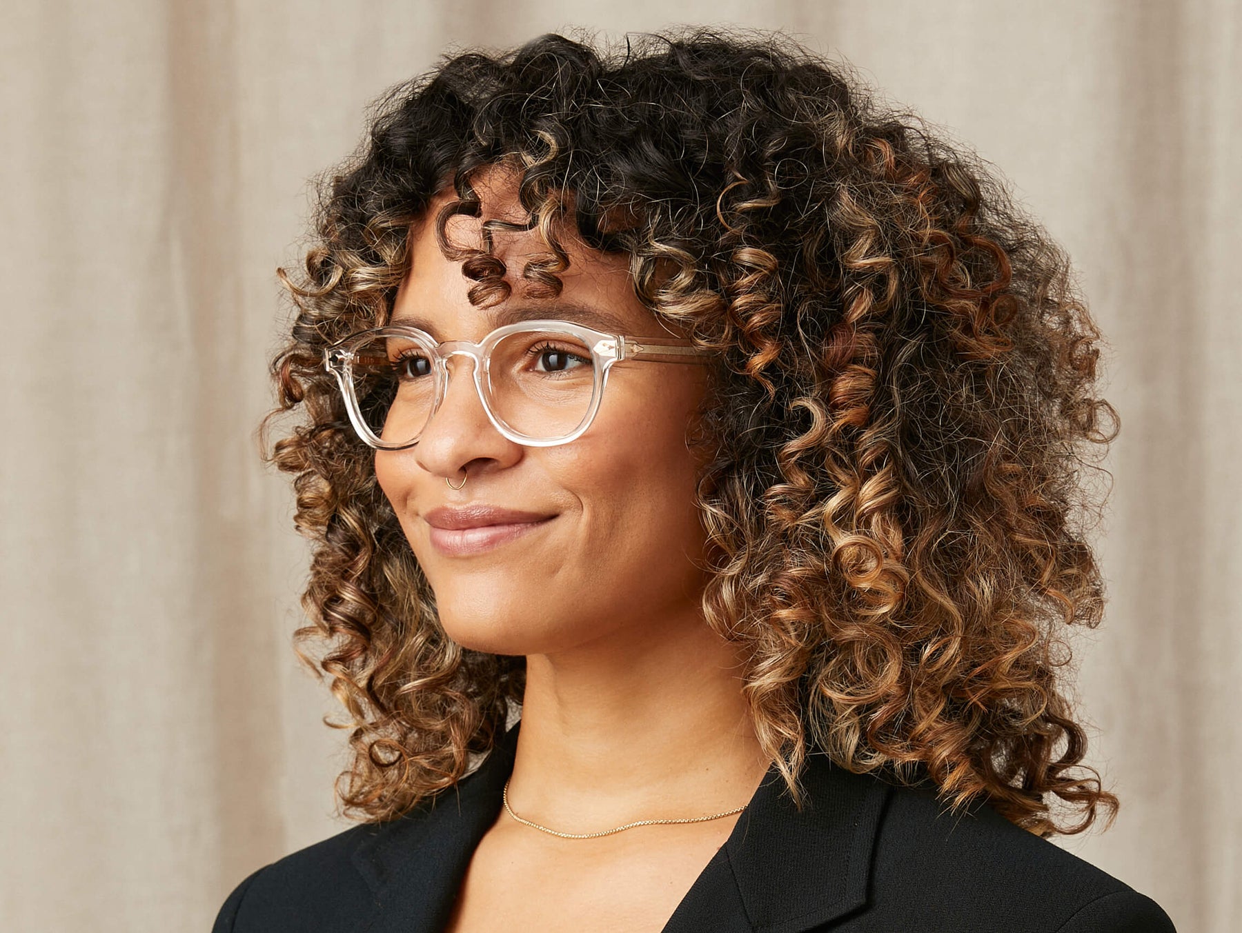 Model is wearing The LEMTOSH 110 in size 49 in 110 Crystal/Gold Model is wearing The LEMTOSH 110 in size 49 in 110 Crystal/Gold