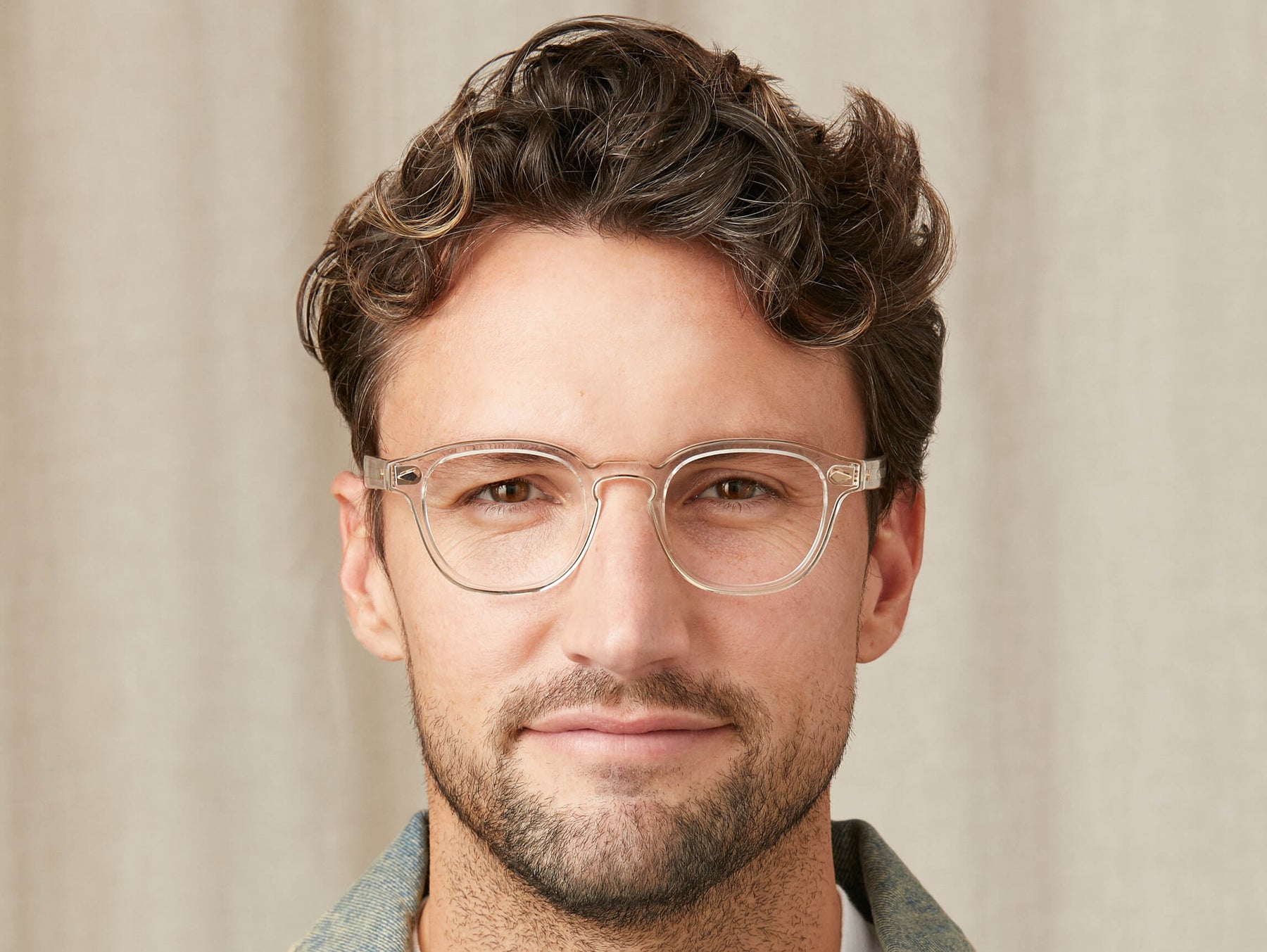 Model is wearing The LEMTOSH 110 in size 49 in 110 Crystal/Gold Model is wearing The LEMTOSH 110 in size 49 in 110 Crystal/Gold