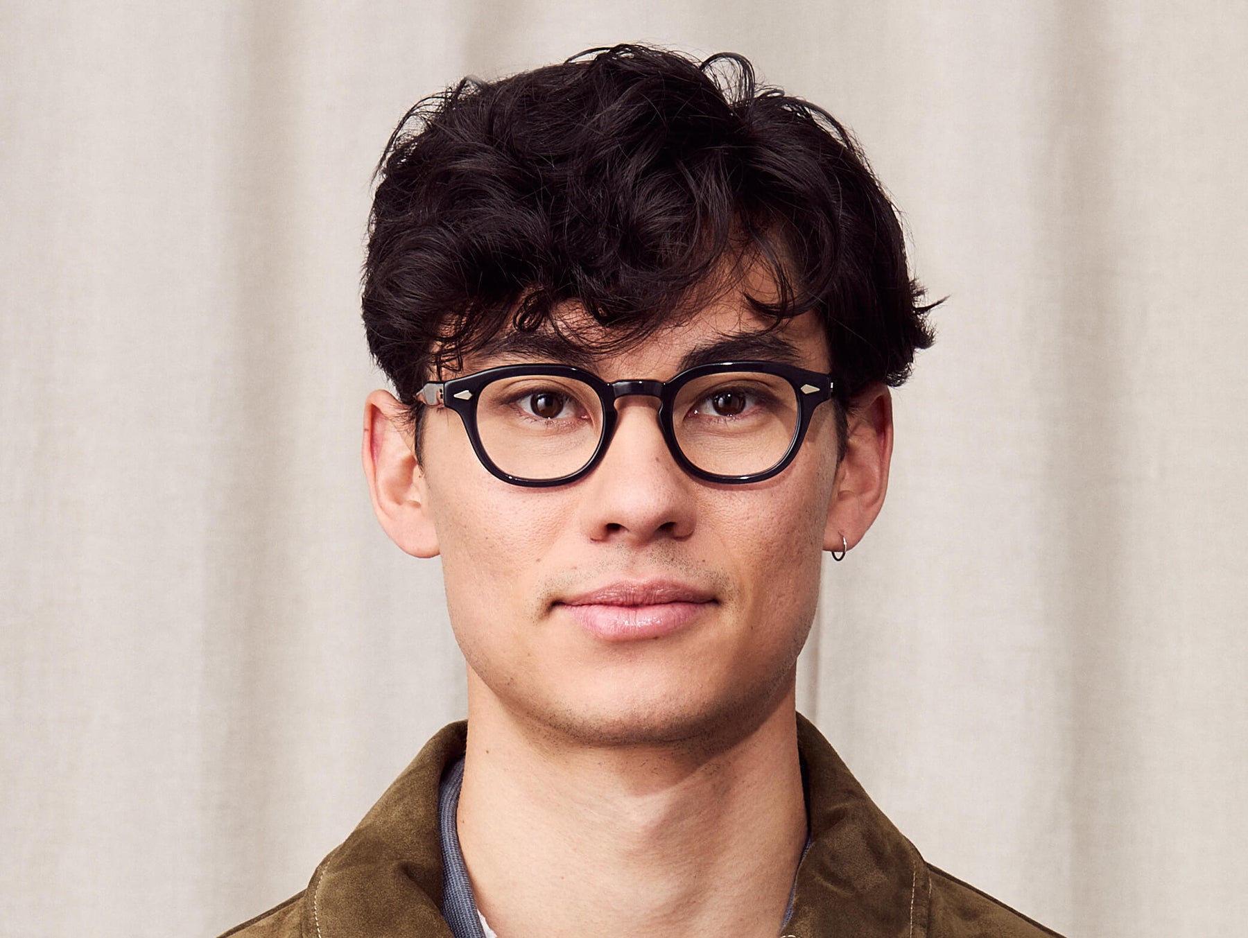 Model is wearing The LEMTOSH-TT 110 in size 46 in Navy/Gold Model is wearing The LEMTOSH-TT 110 in size 46 in Navy/Gold