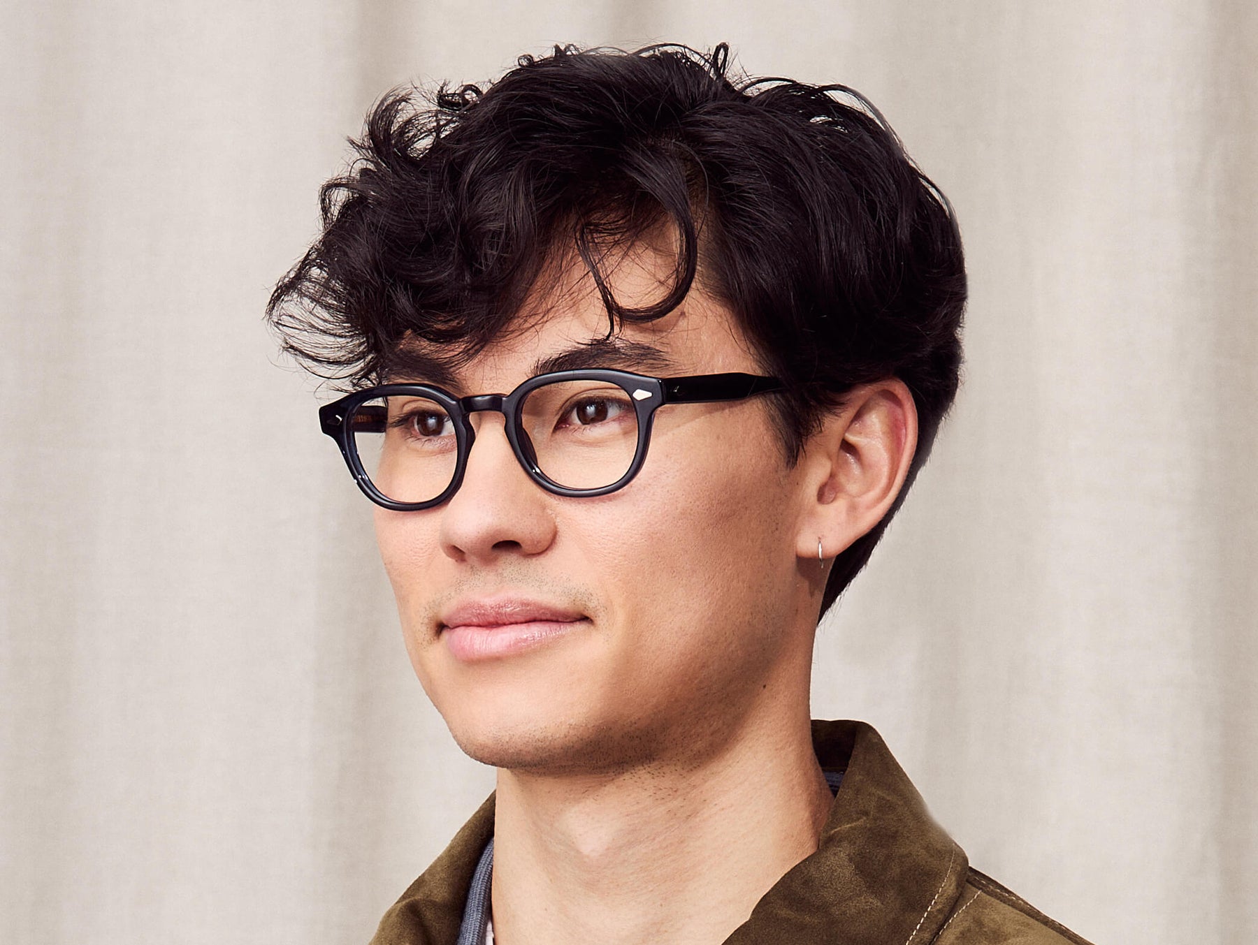 Model is wearing The LEMTOSH-TT 110 in size 46 in Navy/Gold Model is wearing The LEMTOSH-TT 110 in size 46 in Navy/Gold