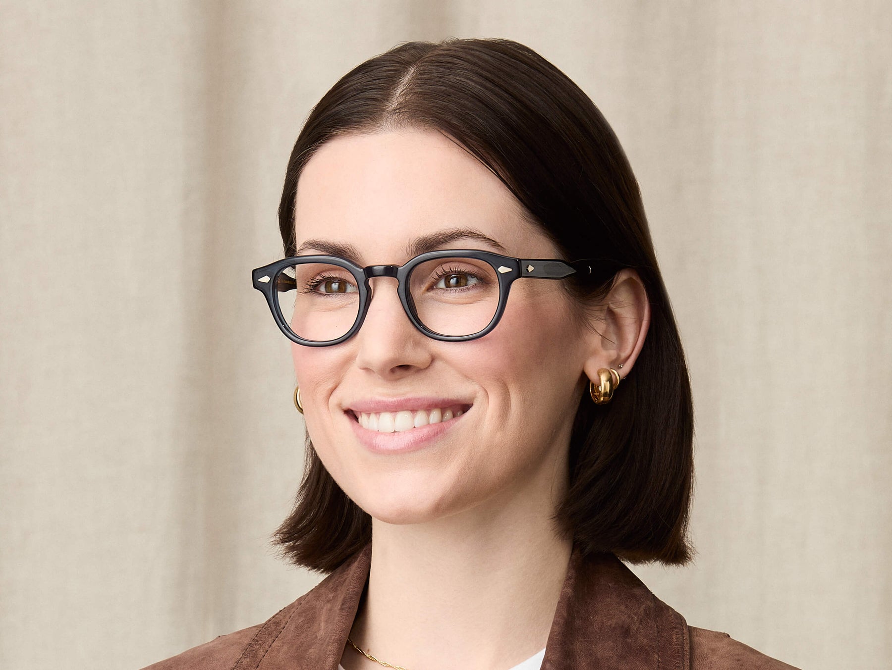 Model is wearing The LEMTOSH-TT 110 in size 46 in Navy/Gold Model is wearing The LEMTOSH-TT 110 in size 46 in Navy/Gold