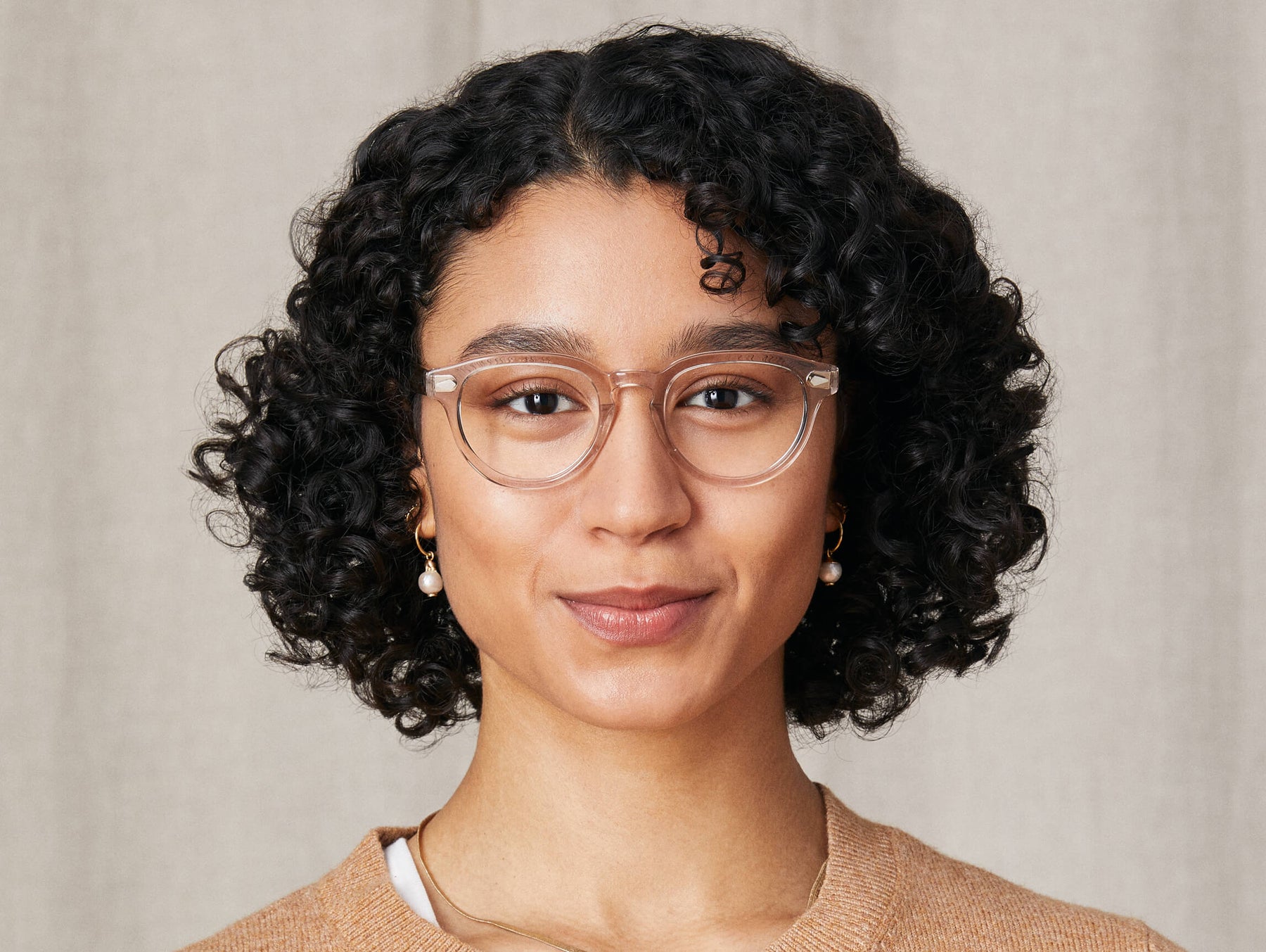 Model is wearing The MAYDELA in size 49 in Mist Model is wearing The MAYDELA in size 49 in Mist