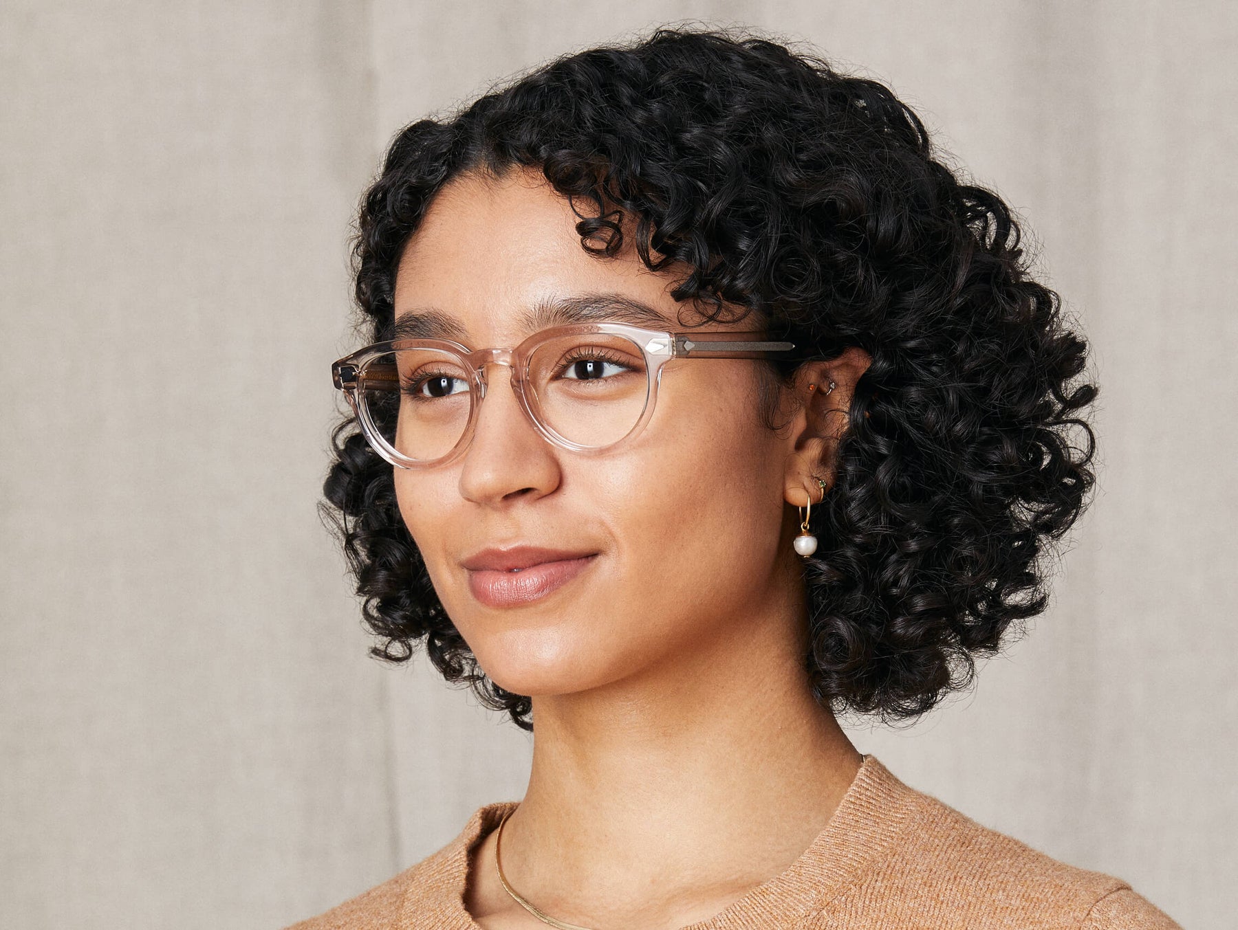 Model is wearing The MAYDELA in size 49 in Mist Model is wearing The MAYDELA in size 49 in Mist